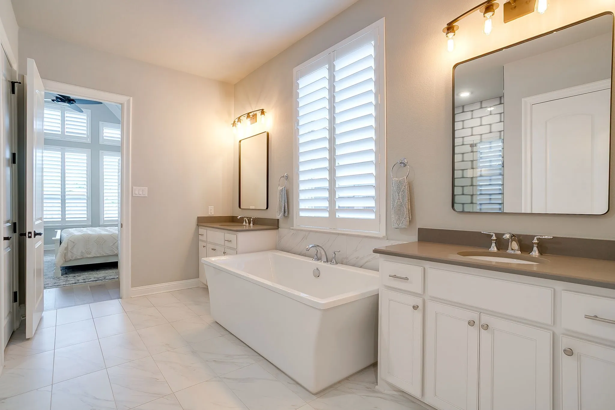 Single Family Residence For Sale in Parker County , 13648 Leatherstem Lane, Fort Worth, Texas 76008, 4 Bedroom, 4 Bathroom, 2 Garage spaces, 3,988 Sqft, built in 2018, mls#21370560, Real Estate Agent in Fort Worth, Homes For Sale in Parker county, Homes For Sale in Fort Worth, Realtor in Fort Worth Texas, Real Estate Brokerage Independent Realty Texas, Luminita Cordes Realtor