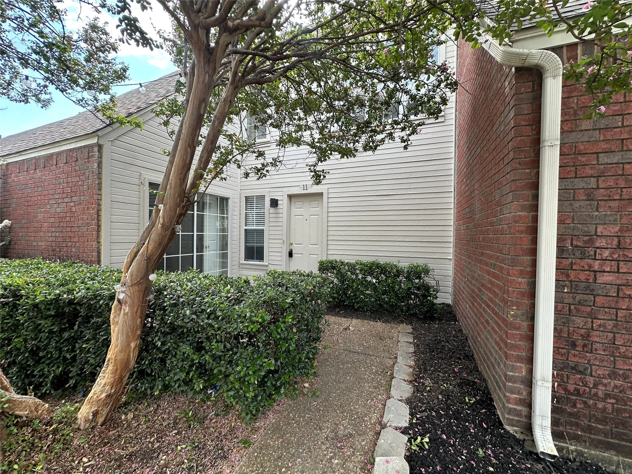 Townhouse For Rent in Collin County , 900 S Tennessee Street 11, Mc Kinney, Texas 75069, 3 Bedroom, 2 Bathroom, 1 Garage spaces, 1,134 Sqft, built in 1986, mls#21370559, Real Estate Agent in Mc Kinney, Homes For Rent in Collin county, Homes For Rent in Mc Kinney, Realtor in Mc Kinney Texas, Real Estate Brokerage Independent Realty Texas, Luminita Cordes Realtor