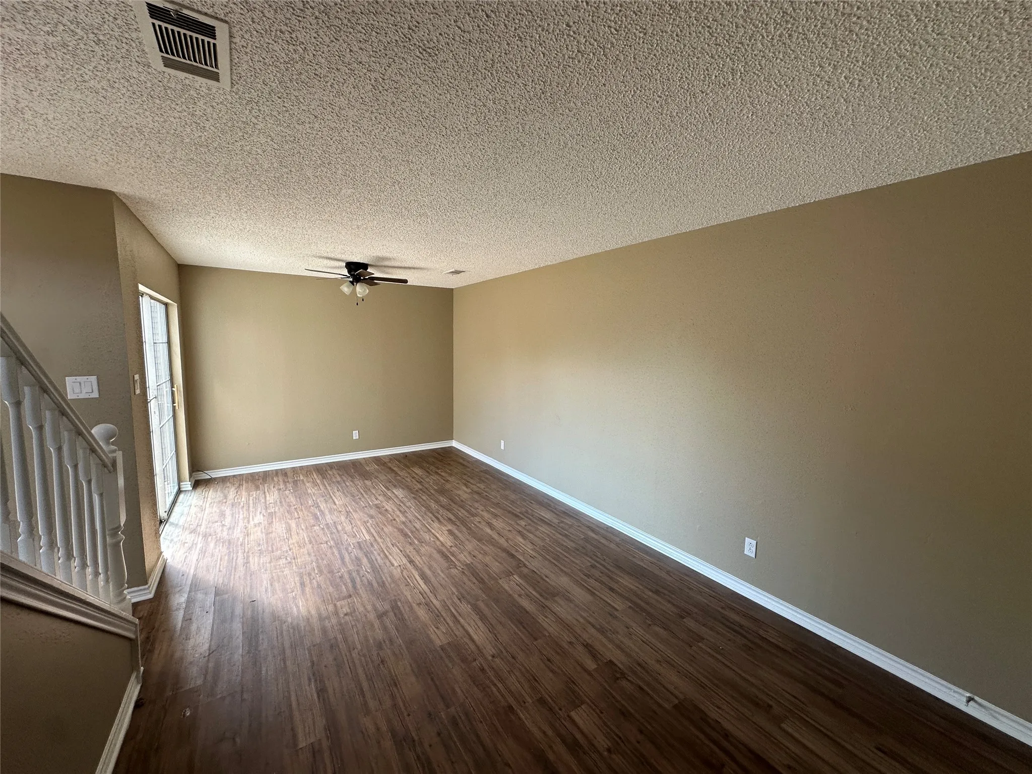Townhouse For Rent in Collin County , 900 S Tennessee Street 11, Mc Kinney, Texas 75069, 3 Bedroom, 2 Bathroom, 1 Garage spaces, 1,134 Sqft, built in 1986, mls#21370559, Real Estate Agent in Mc Kinney, Homes For Rent in Collin county, Homes For Rent in Mc Kinney, Realtor in Mc Kinney Texas, Real Estate Brokerage Independent Realty Texas, Luminita Cordes Realtor