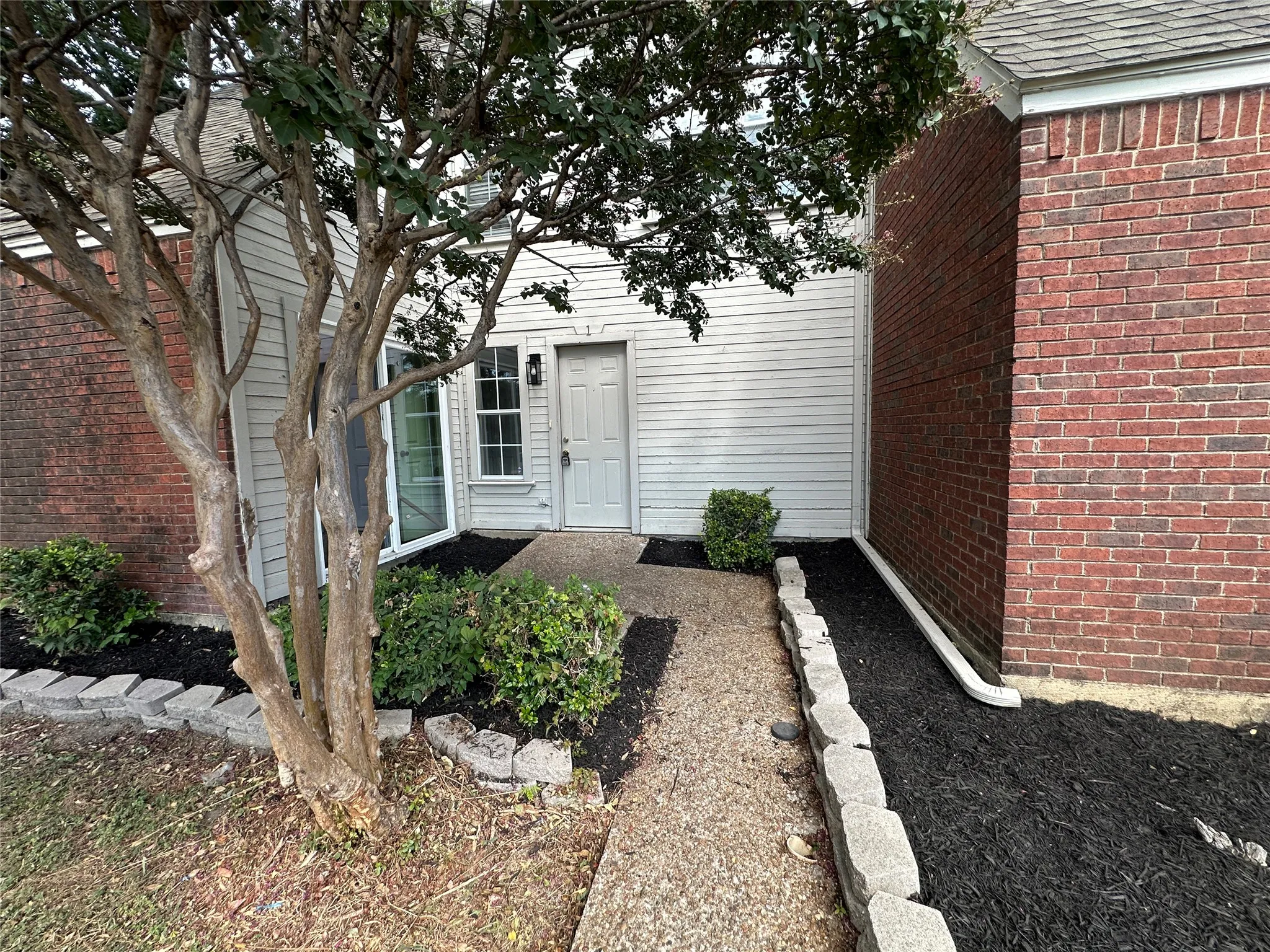 Townhouse For Rent in Collin County , 900 S Tennessee Street 11, Mc Kinney, Texas 75069, 3 Bedroom, 2 Bathroom, 1 Garage spaces, 1,134 Sqft, built in 1986, mls#21370559, Real Estate Agent in Mc Kinney, Homes For Rent in Collin county, Homes For Rent in Mc Kinney, Realtor in Mc Kinney Texas, Real Estate Brokerage Independent Realty Texas, Luminita Cordes Realtor