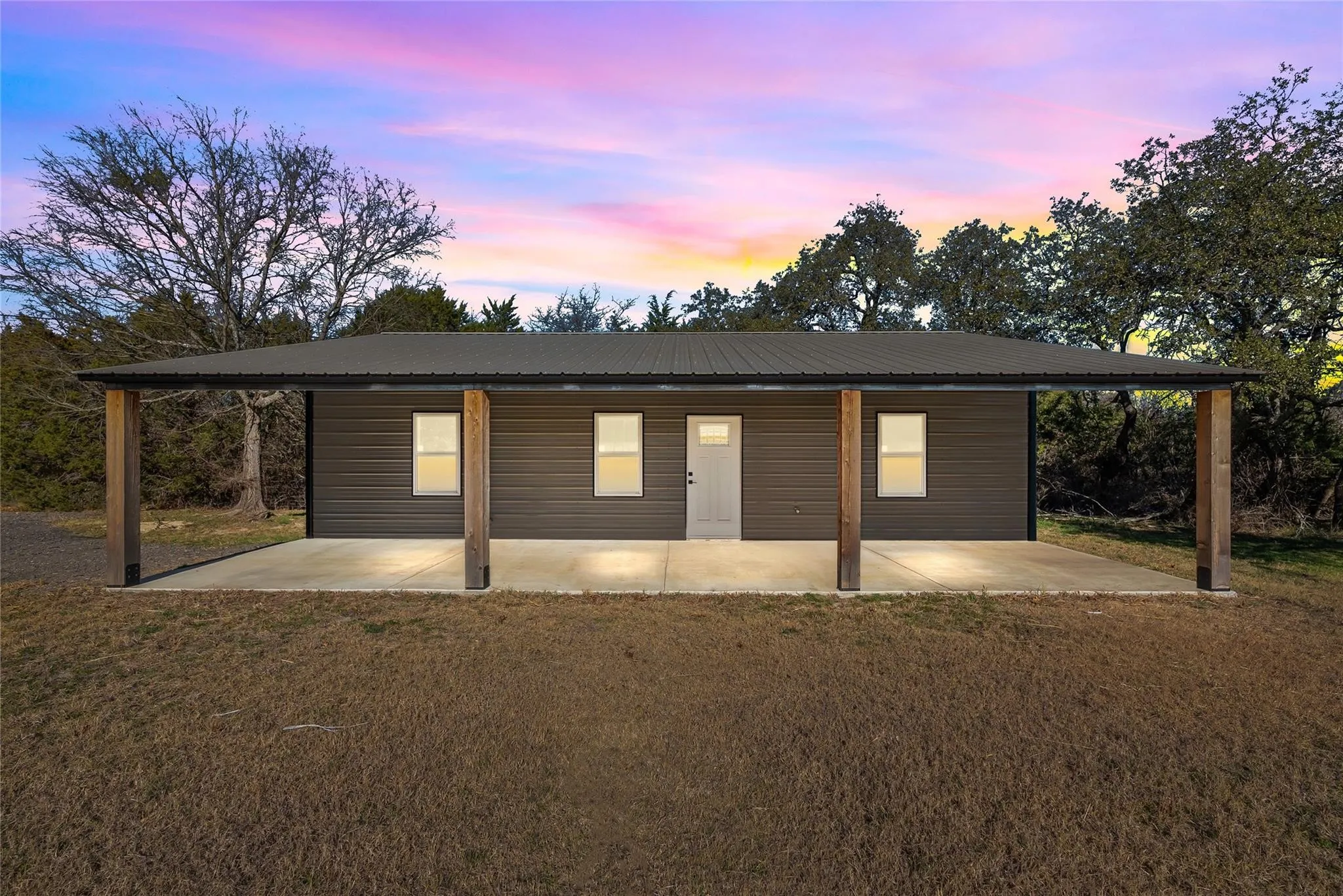 Single Family Residence For Rent in Parker County , 170 High Ridge Drive, Azle, Texas 76020, 5 Bedroom, 3 Bathroom, Garage spaces, 2,240 Sqft, built in 1981, mls#21370561, Real Estate Agent in Azle, Homes For Rent in Parker county, Homes For Rent in Azle, Realtor in Azle Texas, Real Estate Brokerage Independent Realty Texas, Luminita Cordes Realtor