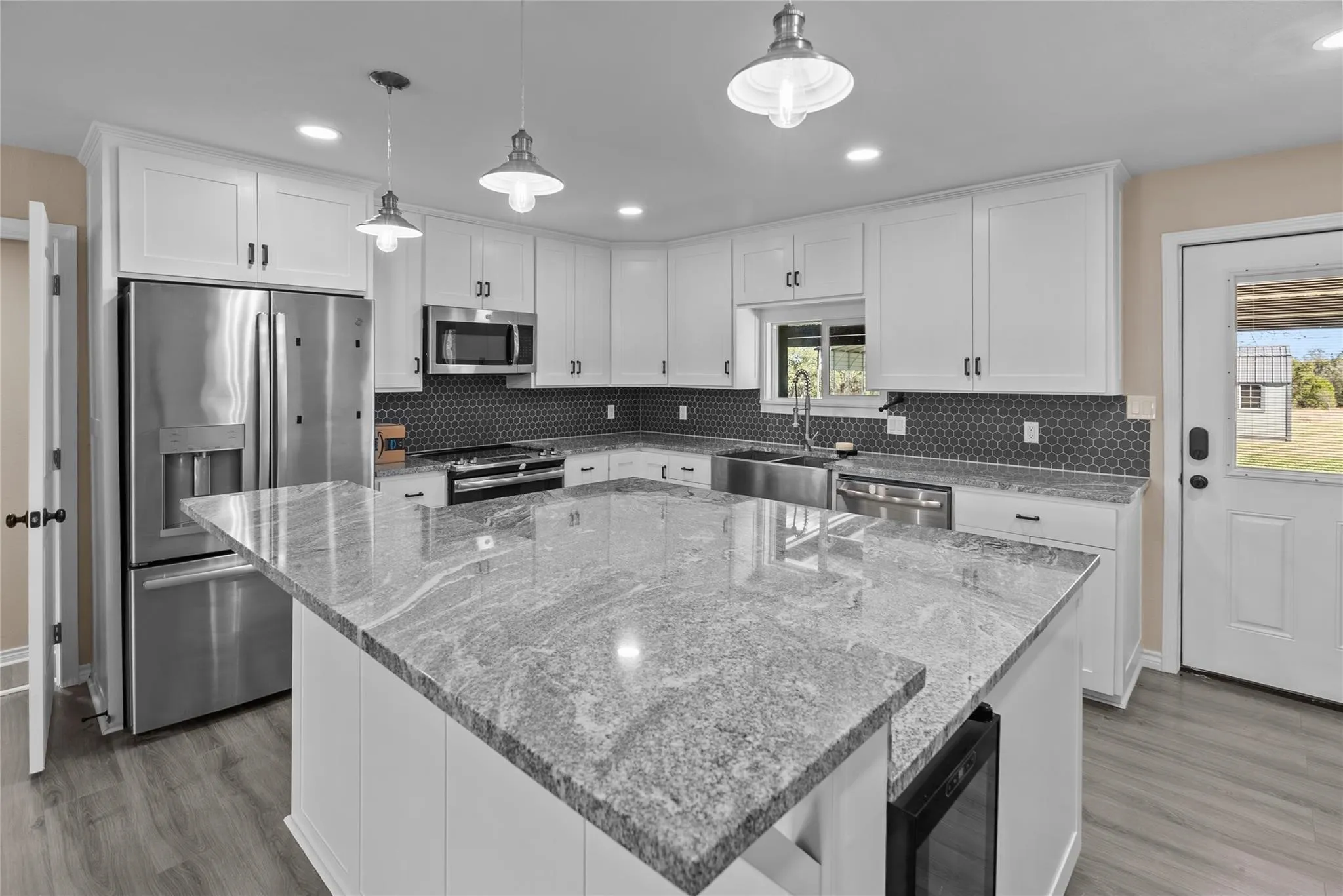 Single Family Residence For Rent in Parker County , 170 High Ridge Drive, Azle, Texas 76020, 5 Bedroom, 3 Bathroom, Garage spaces, 2,240 Sqft, built in 1981, mls#21370561, Real Estate Agent in Azle, Homes For Rent in Parker county, Homes For Rent in Azle, Realtor in Azle Texas, Real Estate Brokerage Independent Realty Texas, Luminita Cordes Realtor
