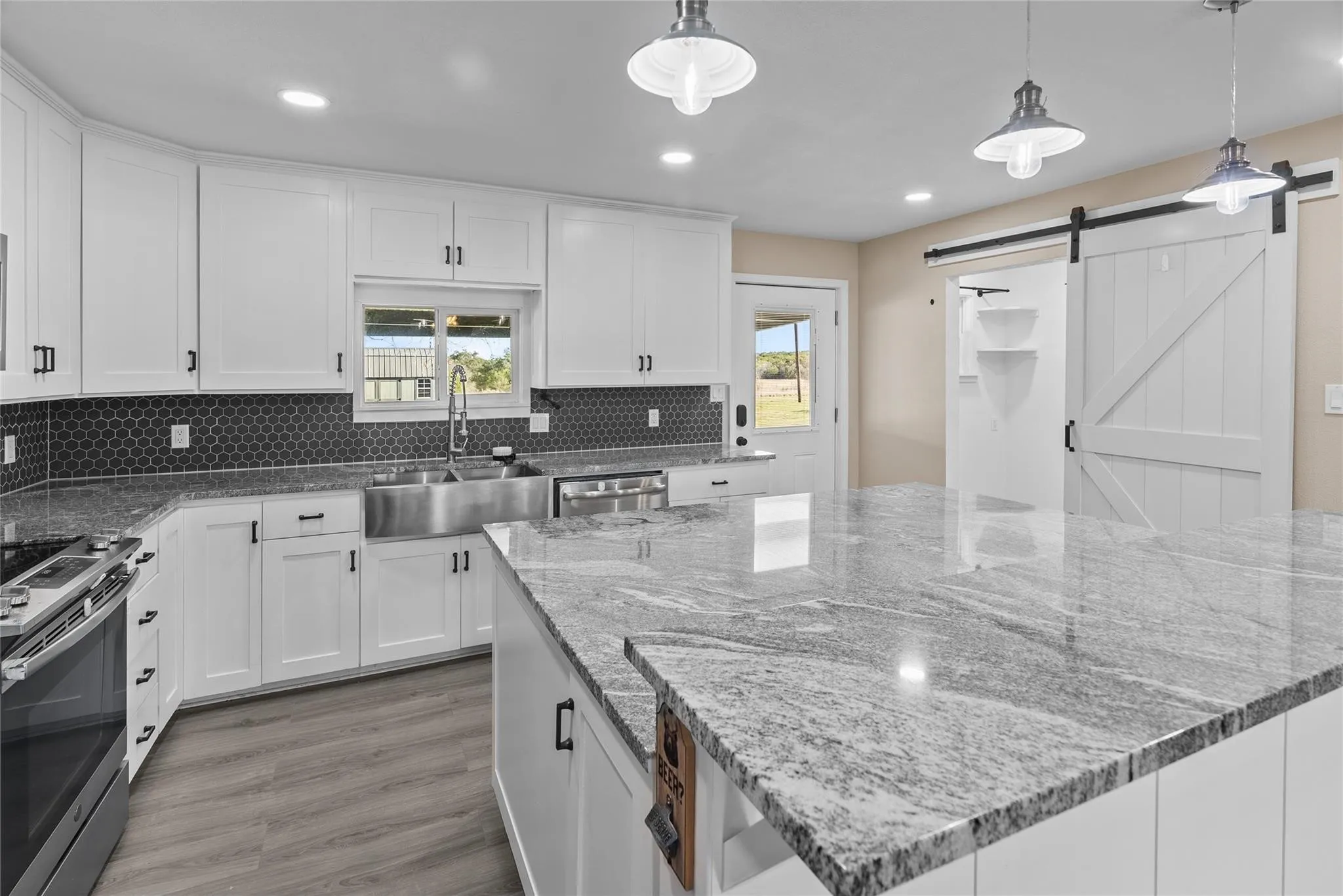 Single Family Residence For Rent in Parker County , 170 High Ridge Drive, Azle, Texas 76020, 5 Bedroom, 3 Bathroom, Garage spaces, 2,240 Sqft, built in 1981, mls#21370561, Real Estate Agent in Azle, Homes For Rent in Parker county, Homes For Rent in Azle, Realtor in Azle Texas, Real Estate Brokerage Independent Realty Texas, Luminita Cordes Realtor