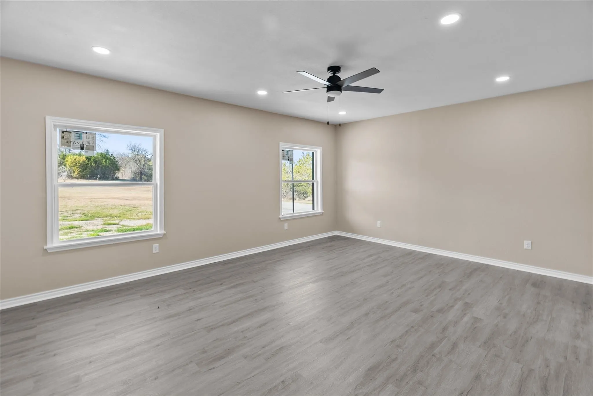 Single Family Residence For Rent in Parker County , 170 High Ridge Drive, Azle, Texas 76020, 5 Bedroom, 3 Bathroom, Garage spaces, 2,240 Sqft, built in 1981, mls#21370561, Real Estate Agent in Azle, Homes For Rent in Parker county, Homes For Rent in Azle, Realtor in Azle Texas, Real Estate Brokerage Independent Realty Texas, Luminita Cordes Realtor