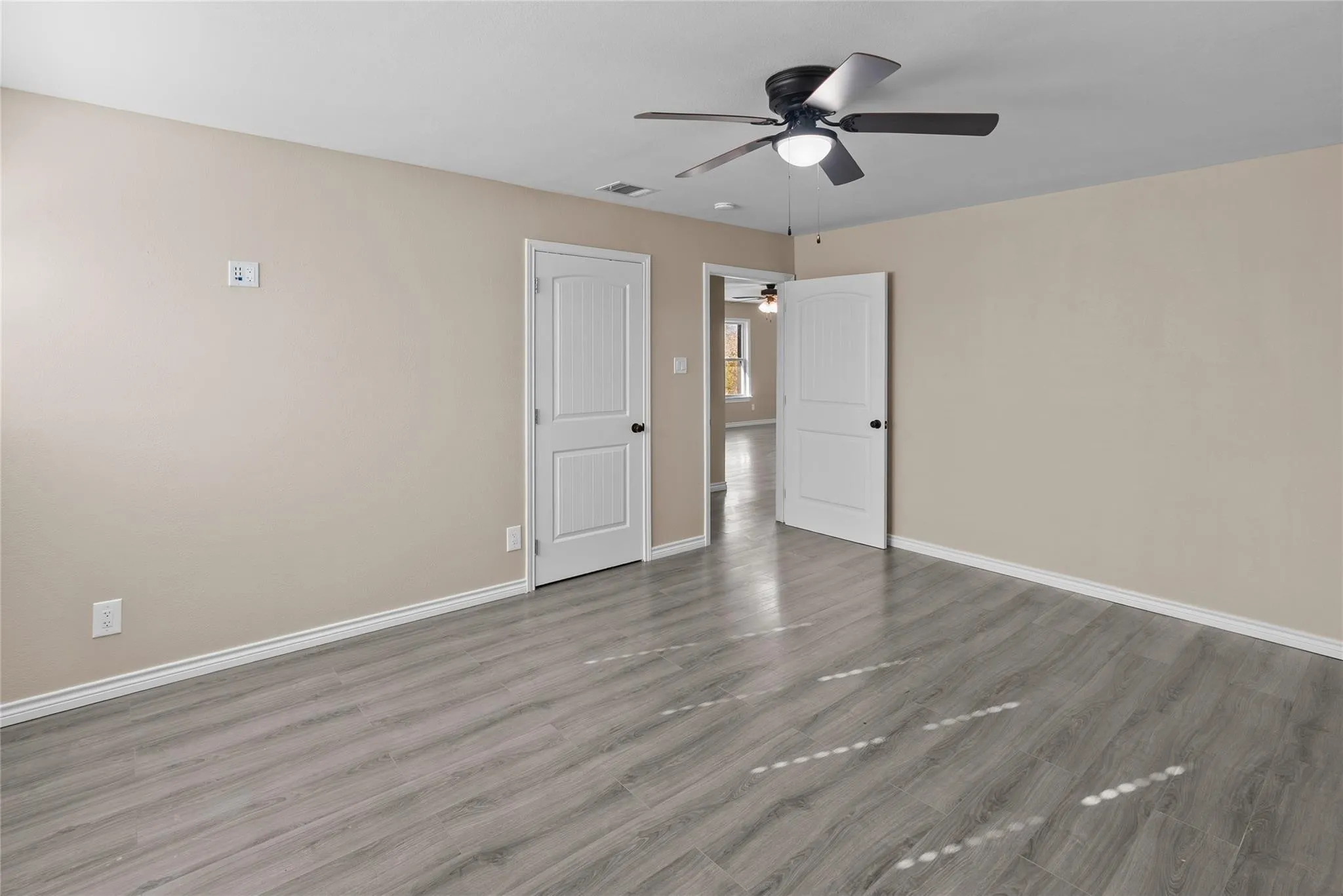 Single Family Residence For Rent in Parker County , 170 High Ridge Drive, Azle, Texas 76020, 5 Bedroom, 3 Bathroom, Garage spaces, 2,240 Sqft, built in 1981, mls#21370561, Real Estate Agent in Azle, Homes For Rent in Parker county, Homes For Rent in Azle, Realtor in Azle Texas, Real Estate Brokerage Independent Realty Texas, Luminita Cordes Realtor