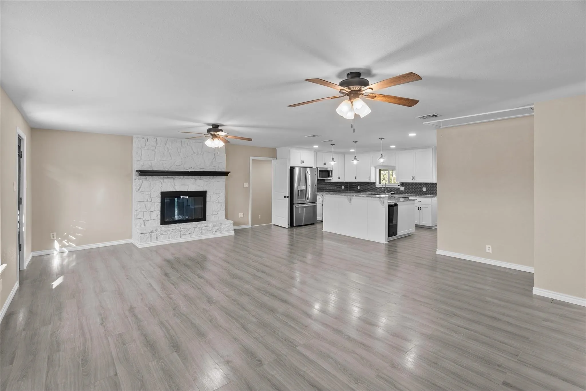 Single Family Residence For Rent in Parker County , 170 High Ridge Drive, Azle, Texas 76020, 5 Bedroom, 3 Bathroom, Garage spaces, 2,240 Sqft, built in 1981, mls#21370561, Real Estate Agent in Azle, Homes For Rent in Parker county, Homes For Rent in Azle, Realtor in Azle Texas, Real Estate Brokerage Independent Realty Texas, Luminita Cordes Realtor