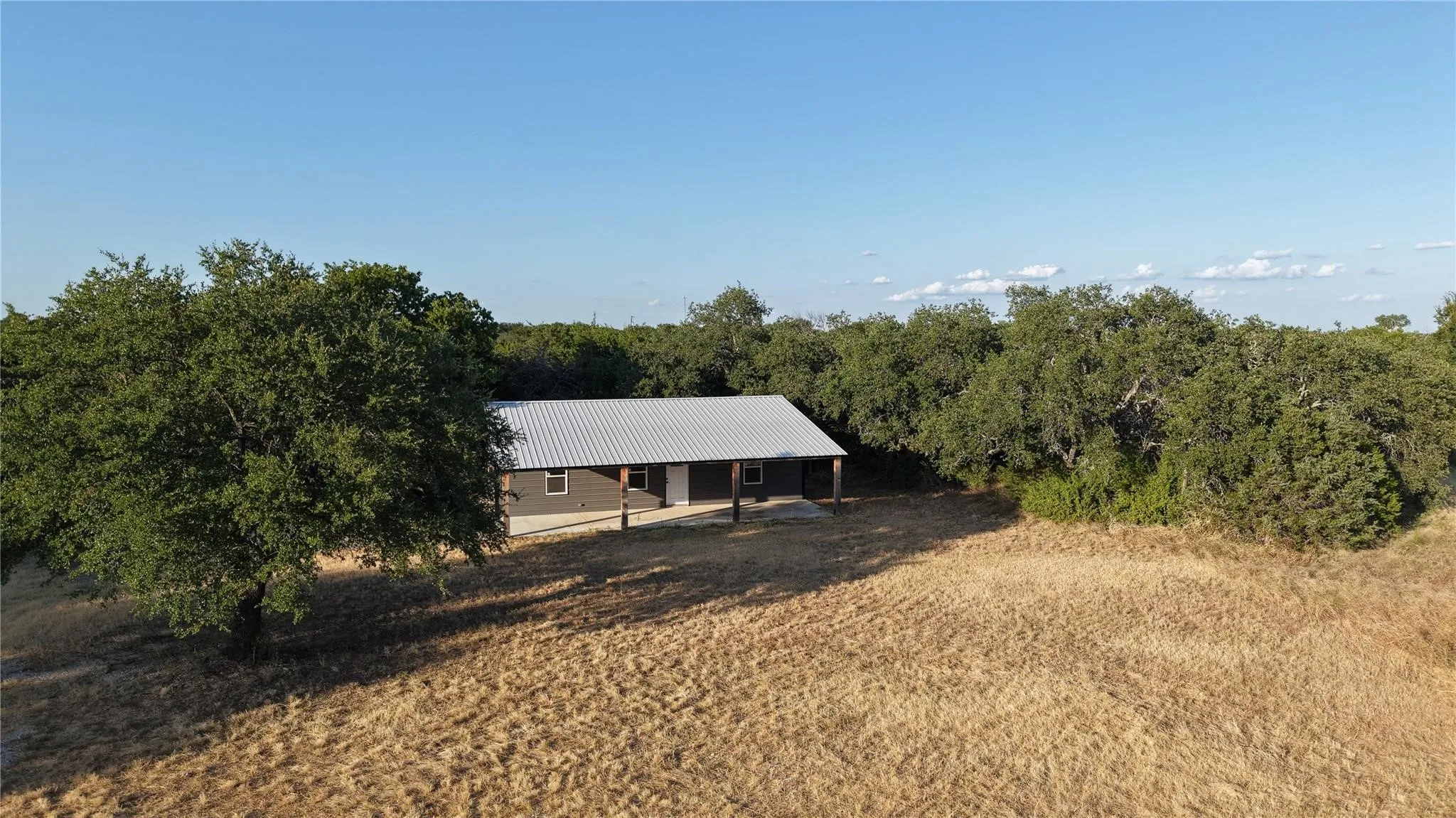 Single Family Residence For Rent in Parker County , 170 High Ridge Drive, Azle, Texas 76020, 5 Bedroom, 3 Bathroom, Garage spaces, 2,240 Sqft, built in 1981, mls#21370561, Real Estate Agent in Azle, Homes For Rent in Parker county, Homes For Rent in Azle, Realtor in Azle Texas, Real Estate Brokerage Independent Realty Texas, Luminita Cordes Realtor