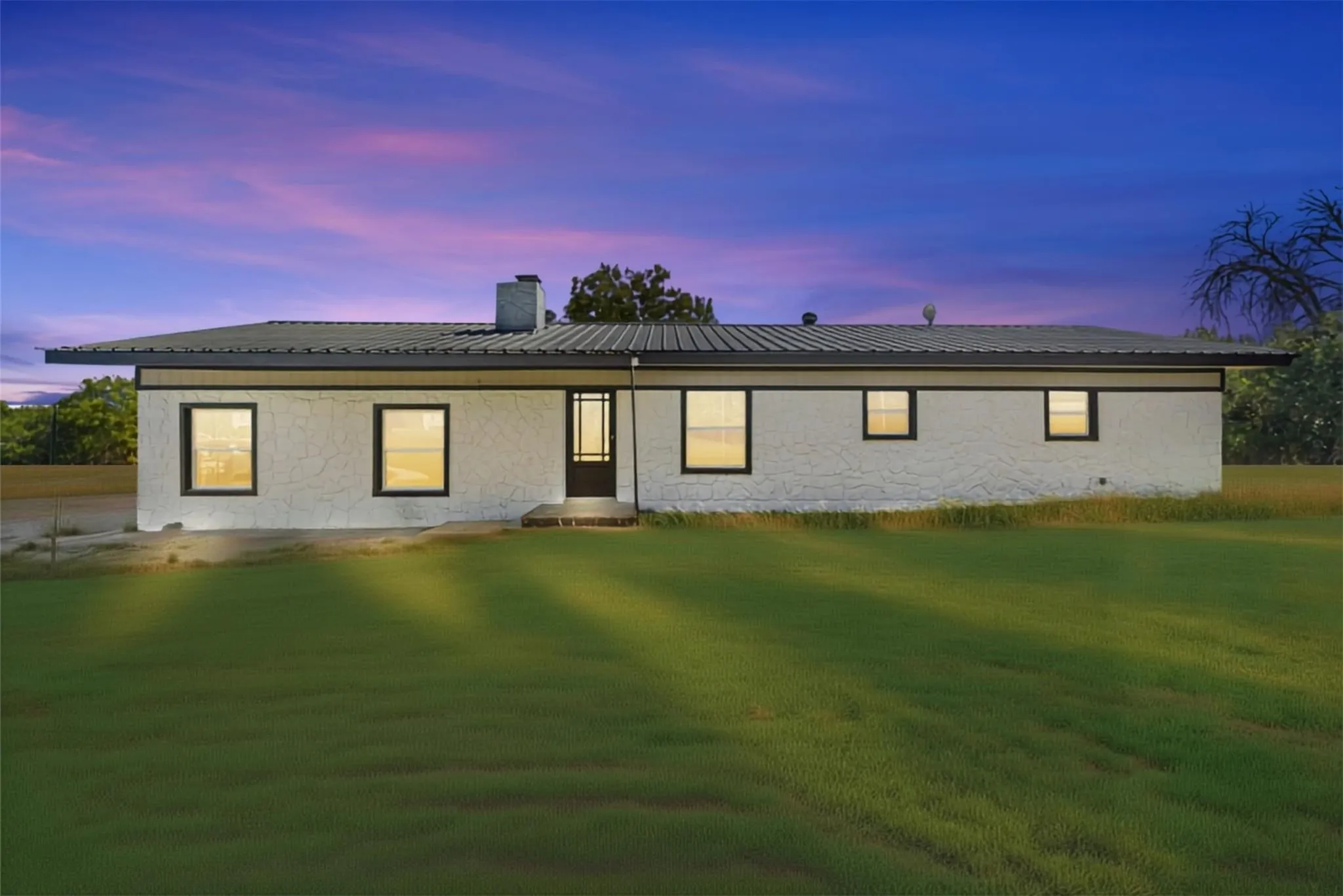 Single Family Residence For Rent in Parker County , 170 High Ridge Drive, Azle, Texas 76020, 5 Bedroom, 3 Bathroom, Garage spaces, 2,240 Sqft, built in 1981, mls#21370561, Real Estate Agent in Azle, Homes For Rent in Parker county, Homes For Rent in Azle, Realtor in Azle Texas, Real Estate Brokerage Independent Realty Texas, Luminita Cordes Realtor