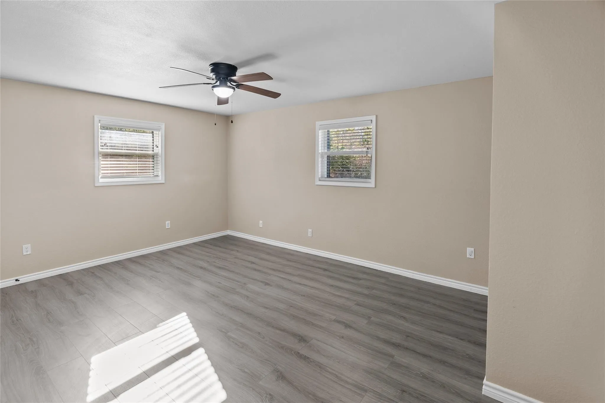 Single Family Residence For Rent in Parker County , 170 High Ridge Drive, Azle, Texas 76020, 5 Bedroom, 3 Bathroom, Garage spaces, 2,240 Sqft, built in 1981, mls#21370561, Real Estate Agent in Azle, Homes For Rent in Parker county, Homes For Rent in Azle, Realtor in Azle Texas, Real Estate Brokerage Independent Realty Texas, Luminita Cordes Realtor