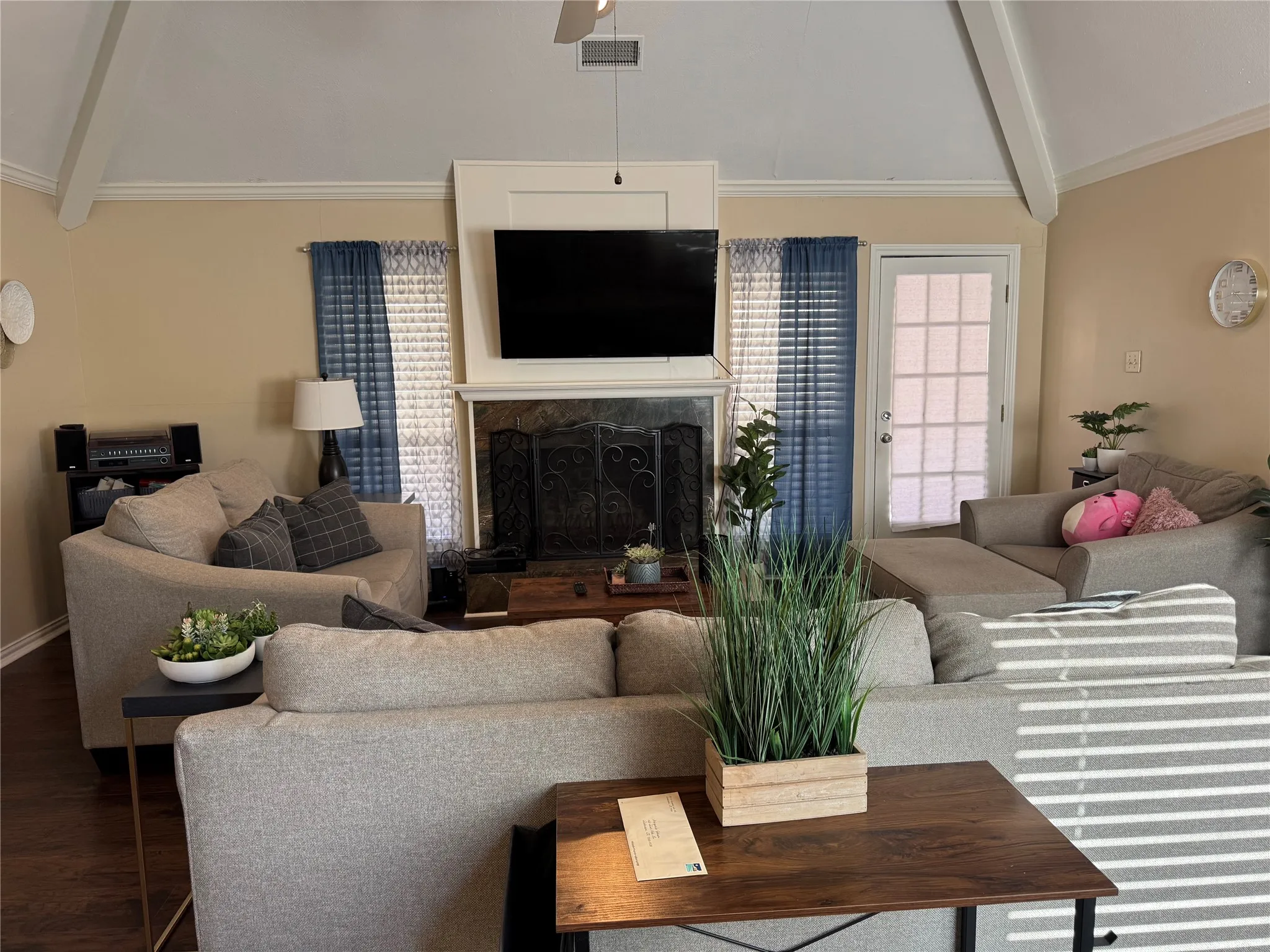 Single Family Residence For Sale in Dallas County , 428 River Oaks Lane, Richardson, Texas 75081, 2 Bedroom, 3 Bathroom, 2 Garage spaces, 1,657 Sqft, built in 1977, mls#21370557, Real Estate Agent in Richardson, Homes For Sale in Dallas county, Homes For Sale in Richardson, Realtor in Richardson Texas, Real Estate Brokerage Independent Realty Texas, Luminita Cordes Realtor