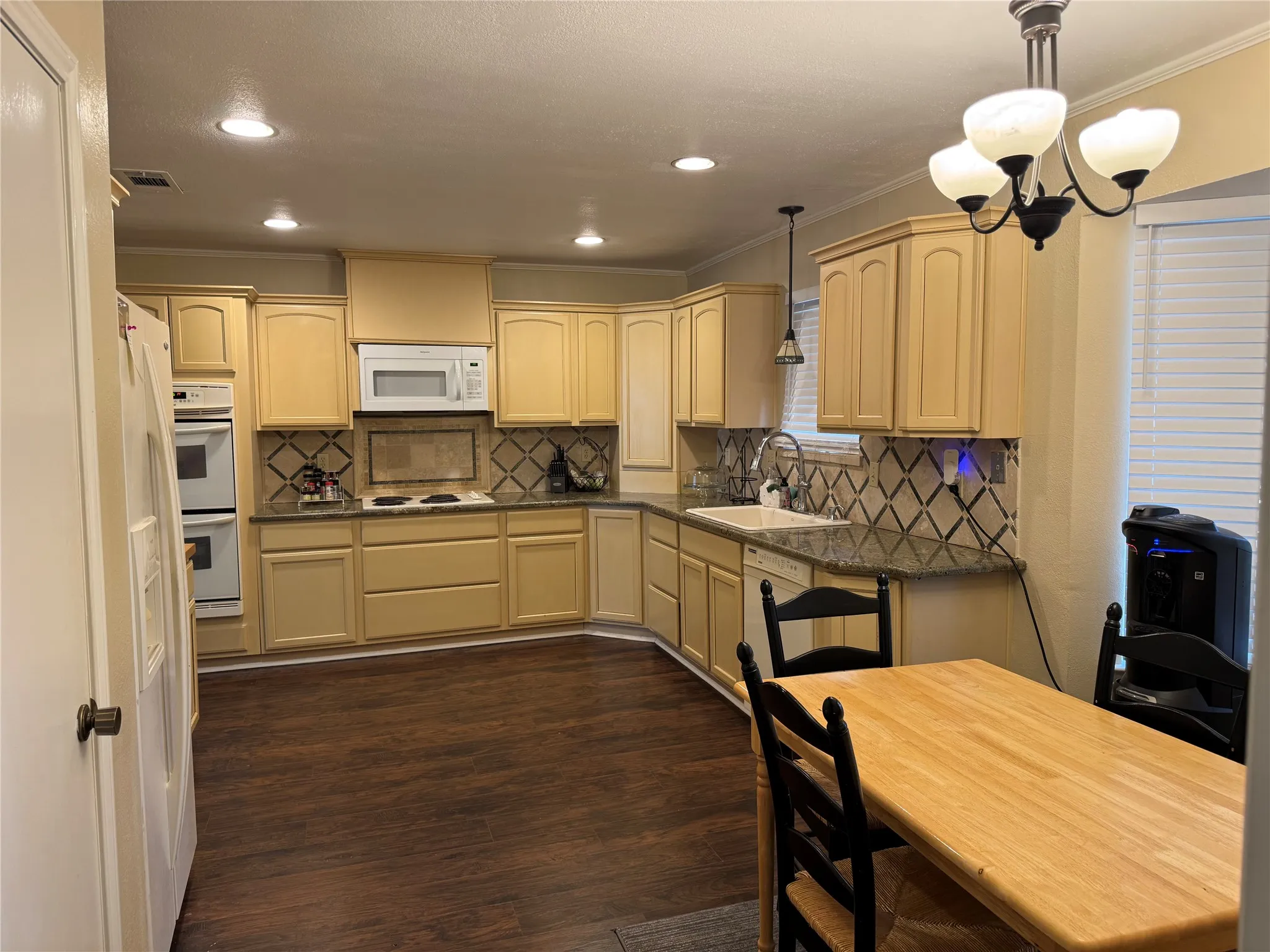 Single Family Residence For Sale in Dallas County , 428 River Oaks Lane, Richardson, Texas 75081, 2 Bedroom, 3 Bathroom, 2 Garage spaces, 1,657 Sqft, built in 1977, mls#21370557, Real Estate Agent in Richardson, Homes For Sale in Dallas county, Homes For Sale in Richardson, Realtor in Richardson Texas, Real Estate Brokerage Independent Realty Texas, Luminita Cordes Realtor