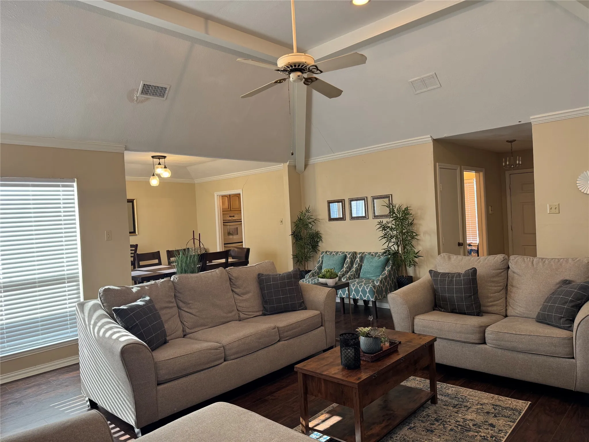 Single Family Residence For Sale in Dallas County , 428 River Oaks Lane, Richardson, Texas 75081, 2 Bedroom, 3 Bathroom, 2 Garage spaces, 1,657 Sqft, built in 1977, mls#21370557, Real Estate Agent in Richardson, Homes For Sale in Dallas county, Homes For Sale in Richardson, Realtor in Richardson Texas, Real Estate Brokerage Independent Realty Texas, Luminita Cordes Realtor