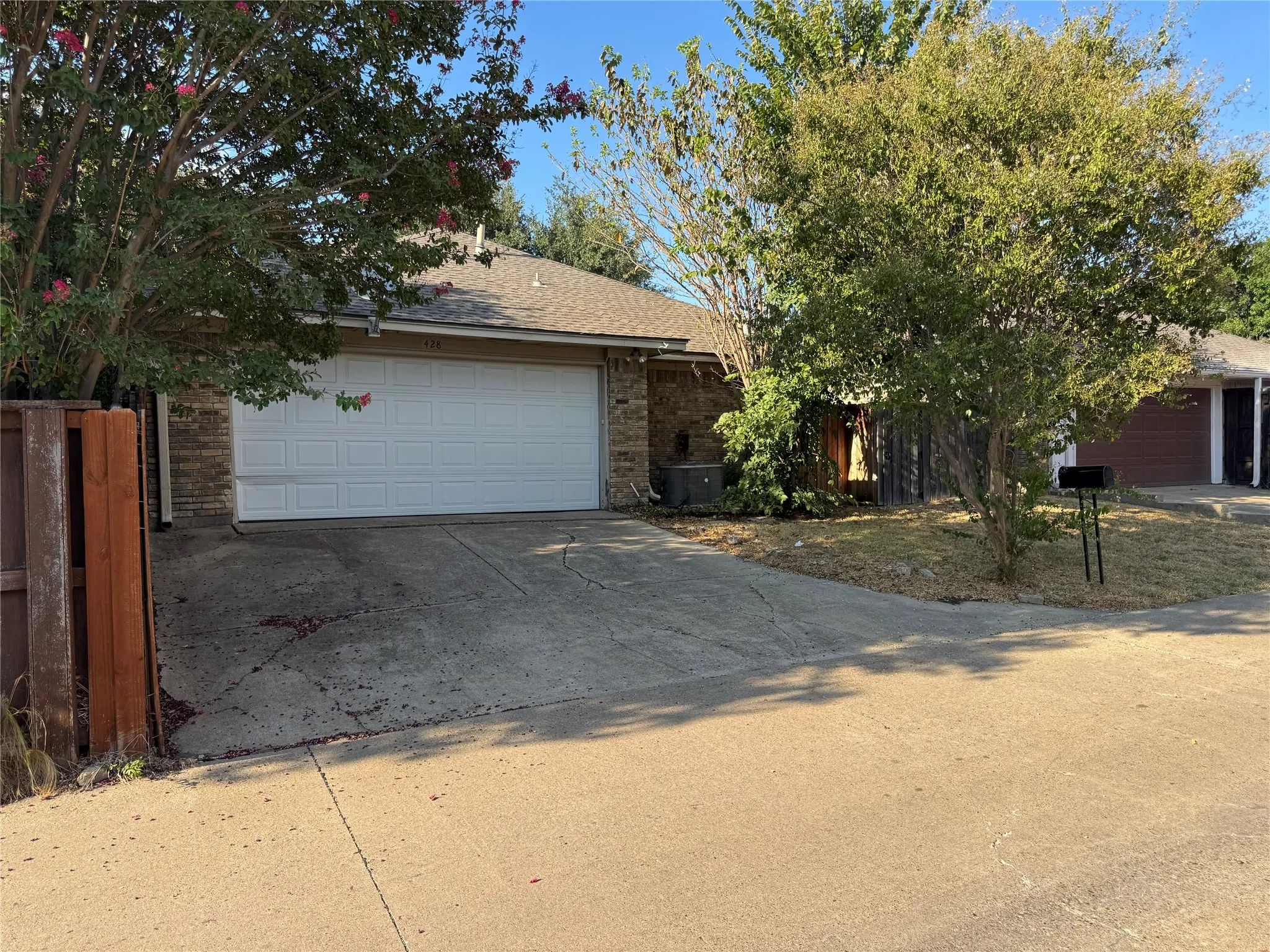 Single Family Residence For Sale in Dallas County , 428 River Oaks Lane, Richardson, Texas 75081, 2 Bedroom, 3 Bathroom, 2 Garage spaces, 1,657 Sqft, built in 1977, mls#21370557, Real Estate Agent in Richardson, Homes For Sale in Dallas county, Homes For Sale in Richardson, Realtor in Richardson Texas, Real Estate Brokerage Independent Realty Texas, Luminita Cordes Realtor