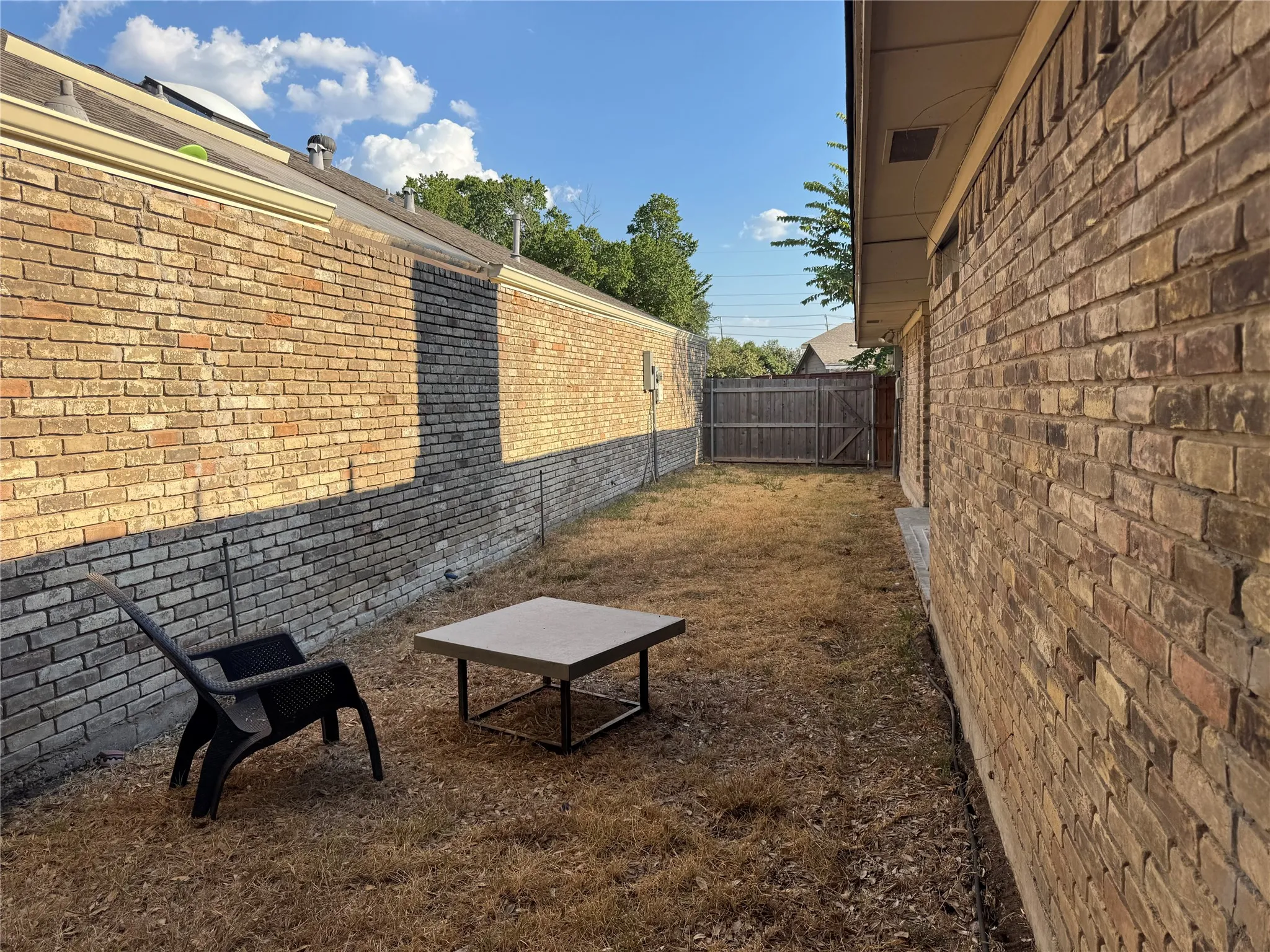 Single Family Residence For Sale in Dallas County , 428 River Oaks Lane, Richardson, Texas 75081, 2 Bedroom, 3 Bathroom, 2 Garage spaces, 1,657 Sqft, built in 1977, mls#21370557, Real Estate Agent in Richardson, Homes For Sale in Dallas county, Homes For Sale in Richardson, Realtor in Richardson Texas, Real Estate Brokerage Independent Realty Texas, Luminita Cordes Realtor