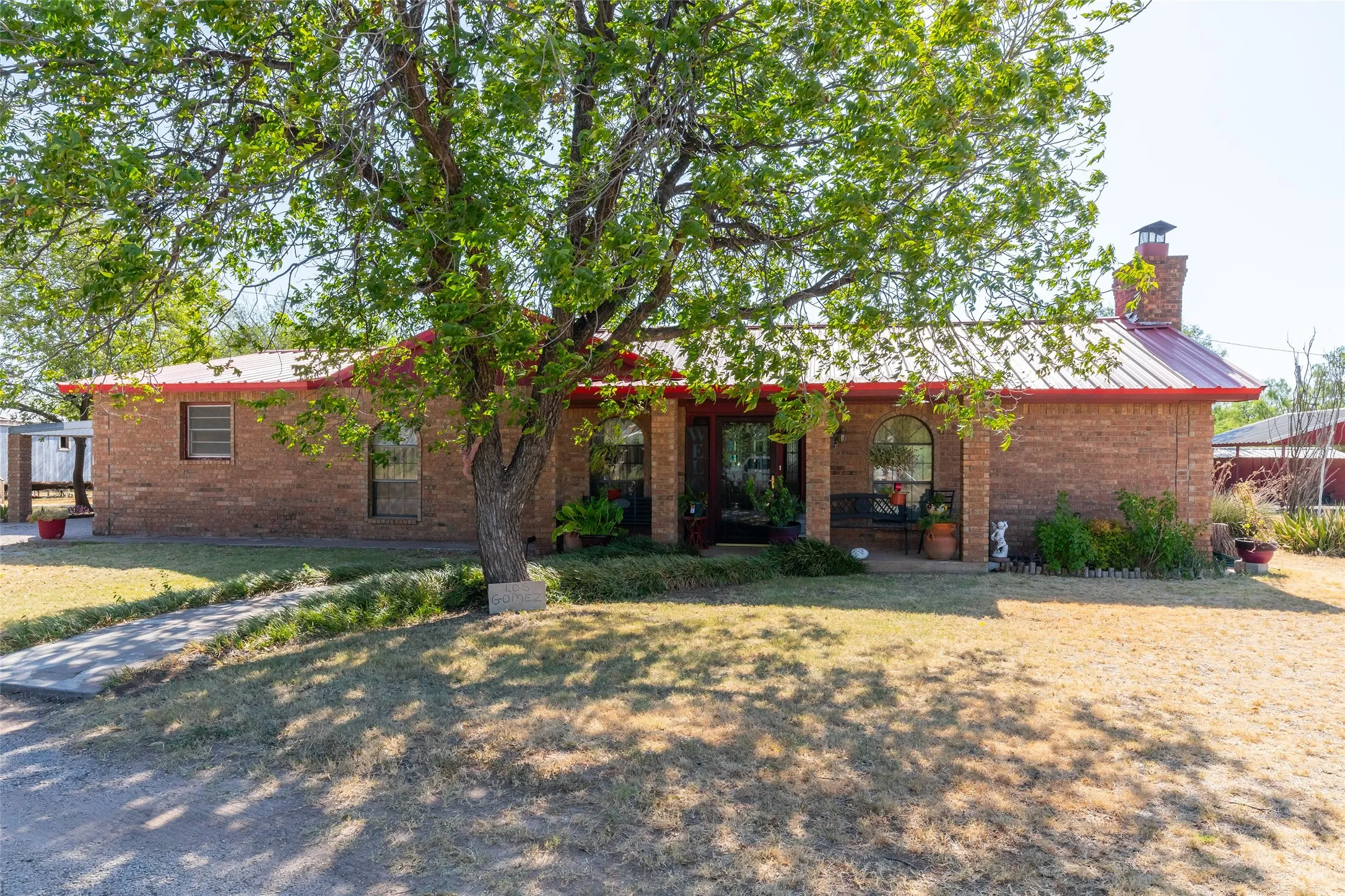 Single Family Residence For Sale in Jones County , 311 S Berthelot Street, Stamford, Texas 79553, 3 Bedroom, 2 Bathroom, Garage spaces, 2,304 Sqft, built in 1985, mls#21369273, Real Estate Agent in Stamford, Homes For Sale in Jones county, Homes For Sale in Stamford, Realtor in Stamford Texas, Real Estate Brokerage Independent Realty Texas, Luminita Cordes Realtor