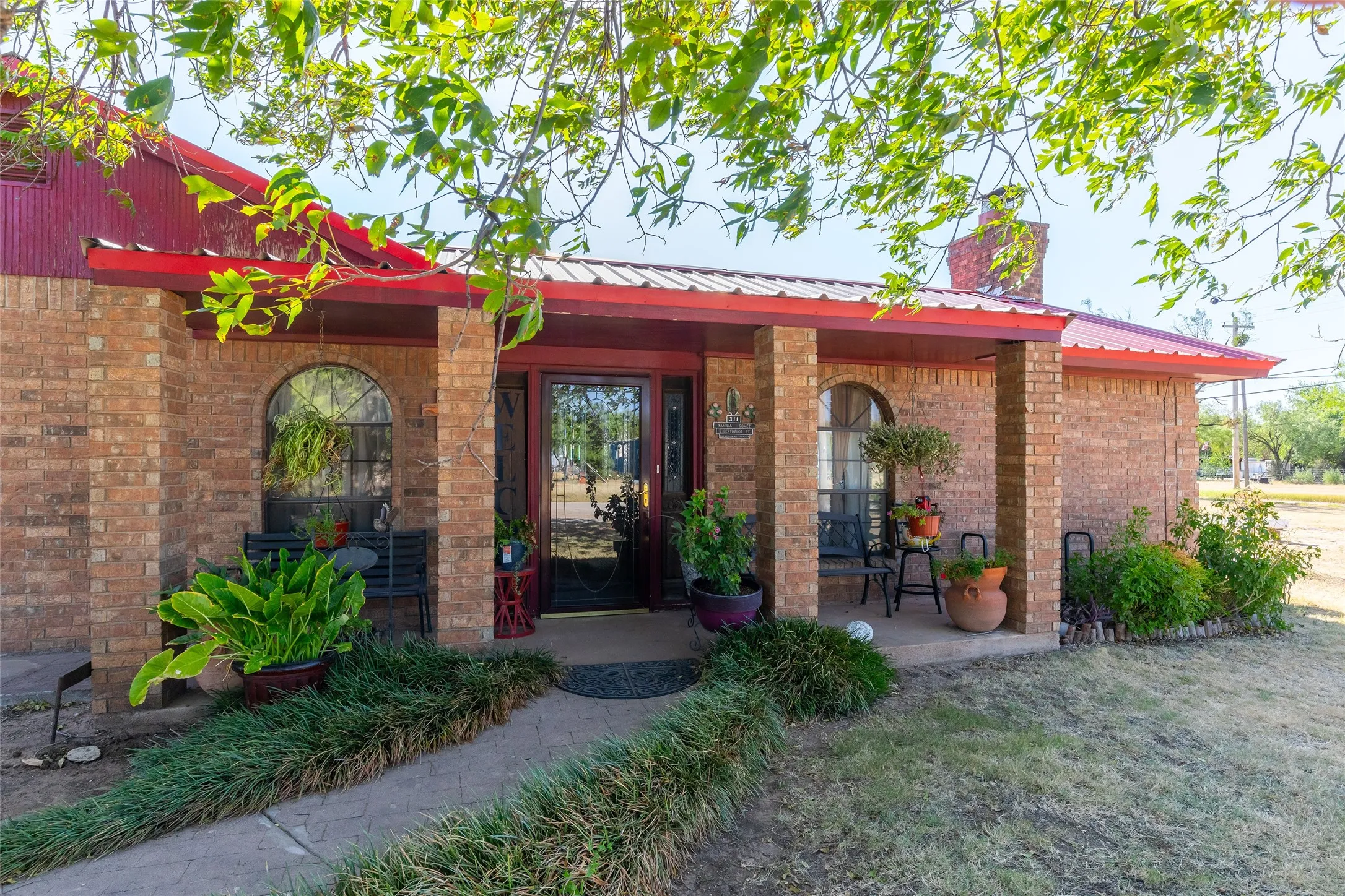 Single Family Residence For Sale in Jones County , 311 S Berthelot Street, Stamford, Texas 79553, 3 Bedroom, 2 Bathroom, Garage spaces, 2,304 Sqft, built in 1985, mls#21369273, Real Estate Agent in Stamford, Homes For Sale in Jones county, Homes For Sale in Stamford, Realtor in Stamford Texas, Real Estate Brokerage Independent Realty Texas, Luminita Cordes Realtor