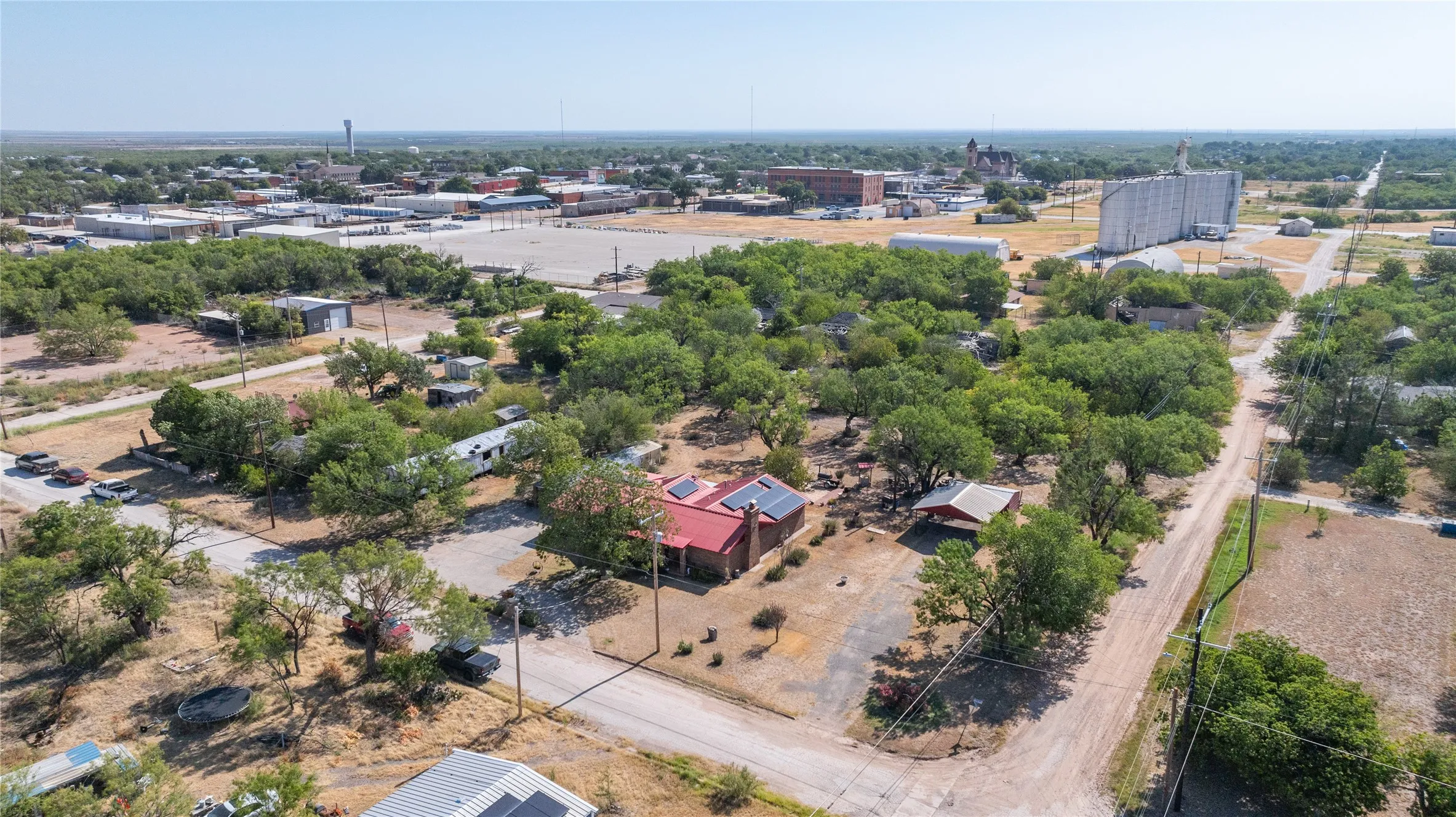 Single Family Residence For Sale in Jones County , 311 S Berthelot Street, Stamford, Texas 79553, 3 Bedroom, 2 Bathroom, Garage spaces, 2,304 Sqft, built in 1985, mls#21369273, Real Estate Agent in Stamford, Homes For Sale in Jones county, Homes For Sale in Stamford, Realtor in Stamford Texas, Real Estate Brokerage Independent Realty Texas, Luminita Cordes Realtor