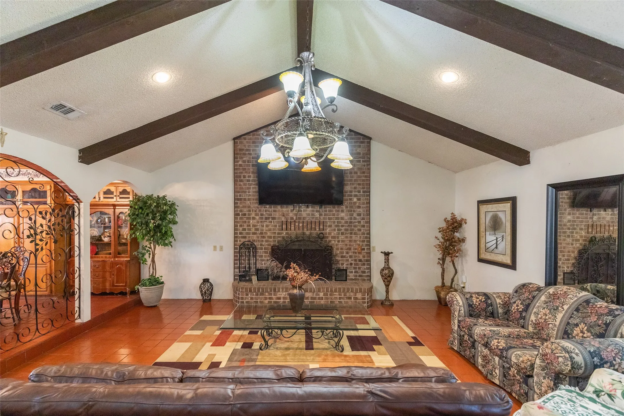 Single Family Residence For Sale in Jones County , 311 S Berthelot Street, Stamford, Texas 79553, 3 Bedroom, 2 Bathroom, Garage spaces, 2,304 Sqft, built in 1985, mls#21369273, Real Estate Agent in Stamford, Homes For Sale in Jones county, Homes For Sale in Stamford, Realtor in Stamford Texas, Real Estate Brokerage Independent Realty Texas, Luminita Cordes Realtor