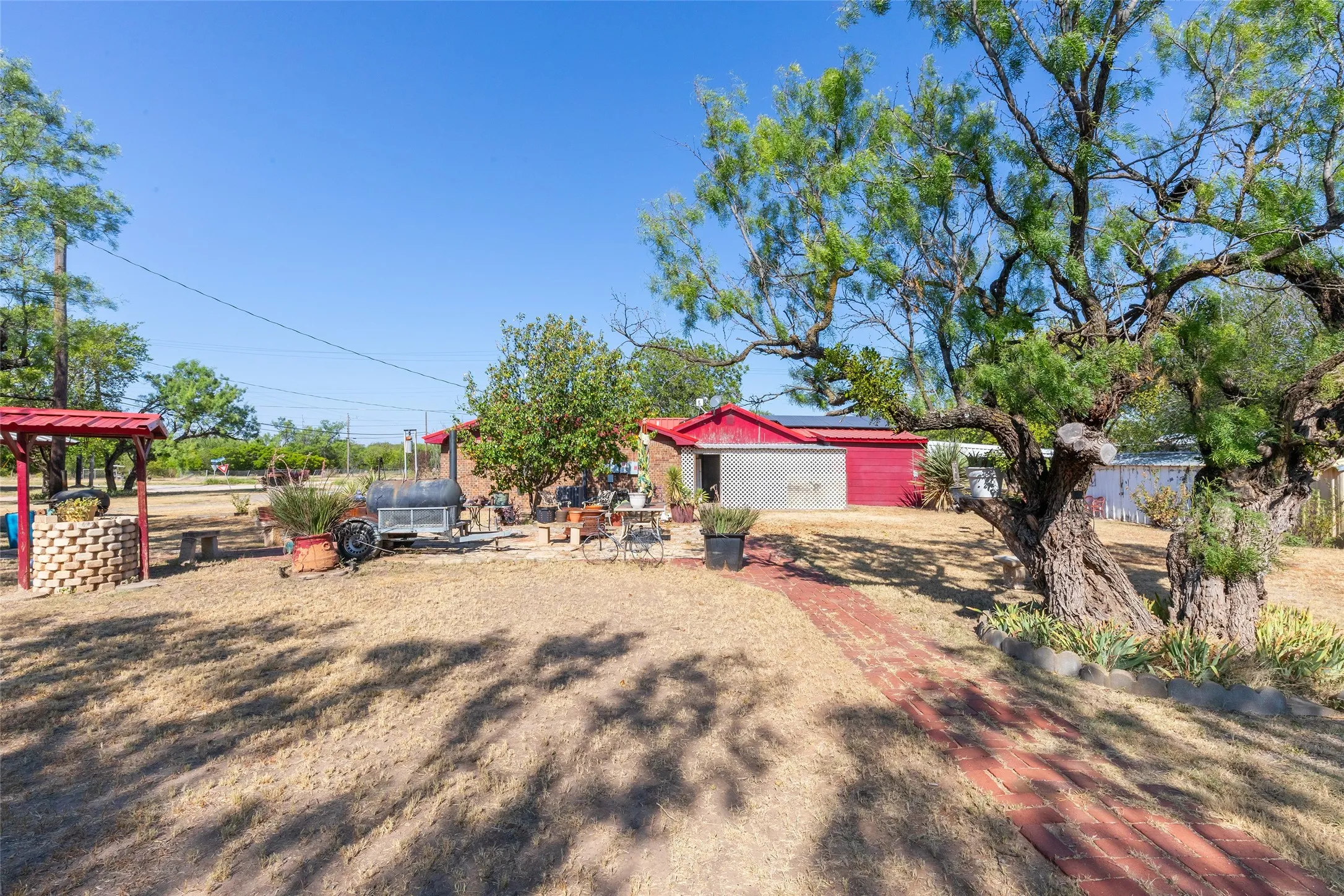 Single Family Residence For Sale in Jones County , 311 S Berthelot Street, Stamford, Texas 79553, 3 Bedroom, 2 Bathroom, Garage spaces, 2,304 Sqft, built in 1985, mls#21369273, Real Estate Agent in Stamford, Homes For Sale in Jones county, Homes For Sale in Stamford, Realtor in Stamford Texas, Real Estate Brokerage Independent Realty Texas, Luminita Cordes Realtor