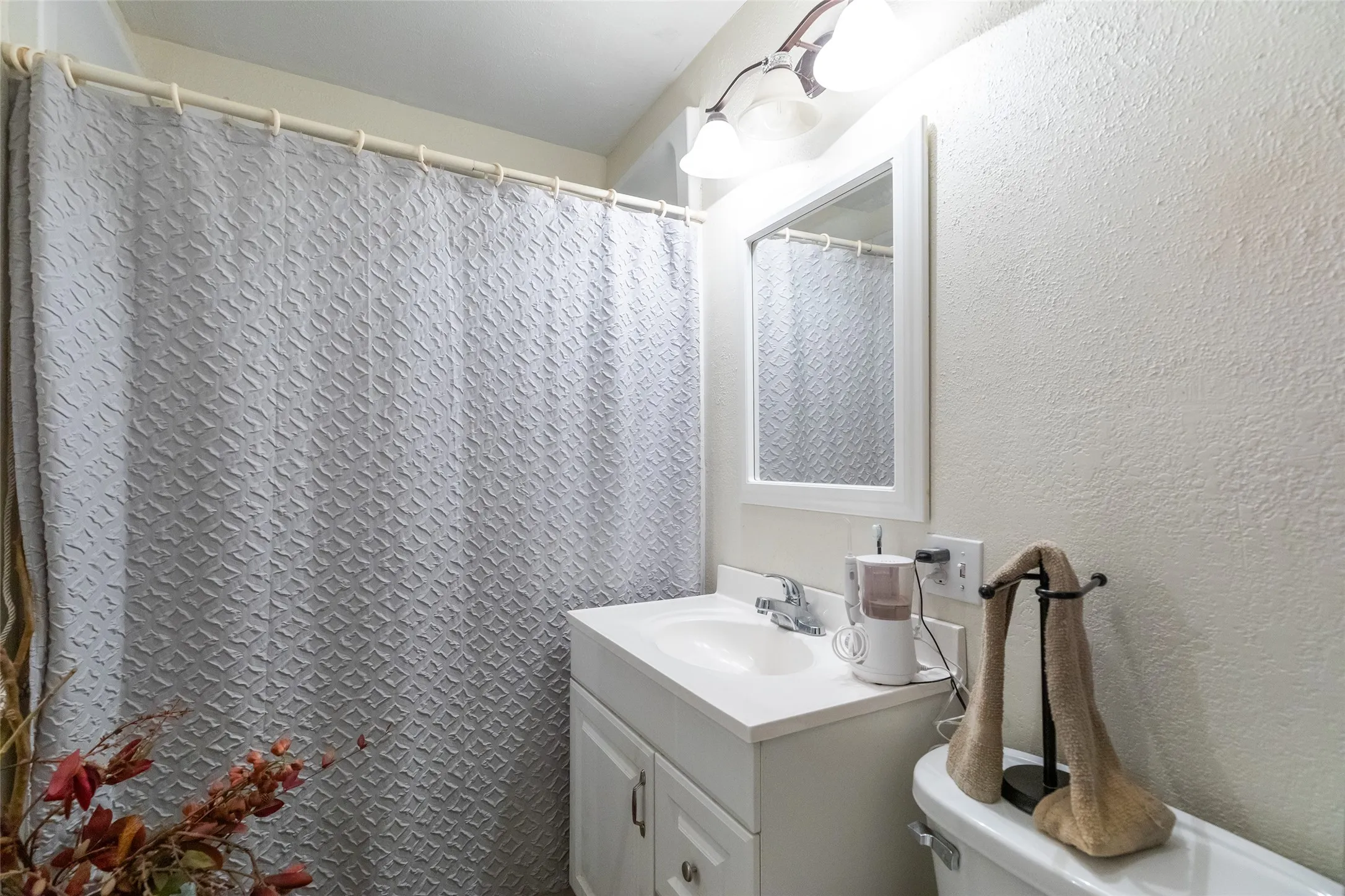 Single Family Residence For Sale in Jones County , 311 S Berthelot Street, Stamford, Texas 79553, 3 Bedroom, 2 Bathroom, Garage spaces, 2,304 Sqft, built in 1985, mls#21369273, Real Estate Agent in Stamford, Homes For Sale in Jones county, Homes For Sale in Stamford, Realtor in Stamford Texas, Real Estate Brokerage Independent Realty Texas, Luminita Cordes Realtor