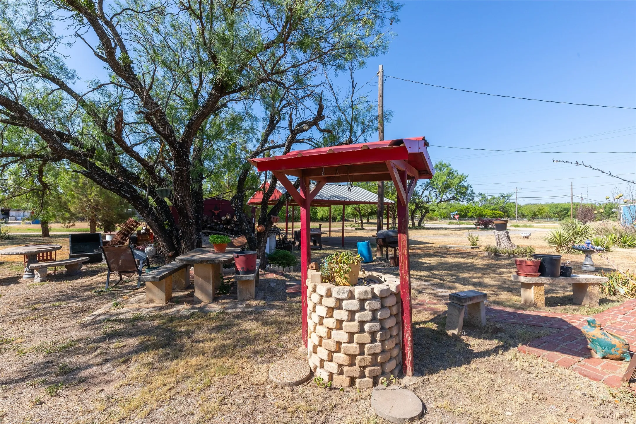 Single Family Residence For Sale in Jones County , 311 S Berthelot Street, Stamford, Texas 79553, 3 Bedroom, 2 Bathroom, Garage spaces, 2,304 Sqft, built in 1985, mls#21369273, Real Estate Agent in Stamford, Homes For Sale in Jones county, Homes For Sale in Stamford, Realtor in Stamford Texas, Real Estate Brokerage Independent Realty Texas, Luminita Cordes Realtor