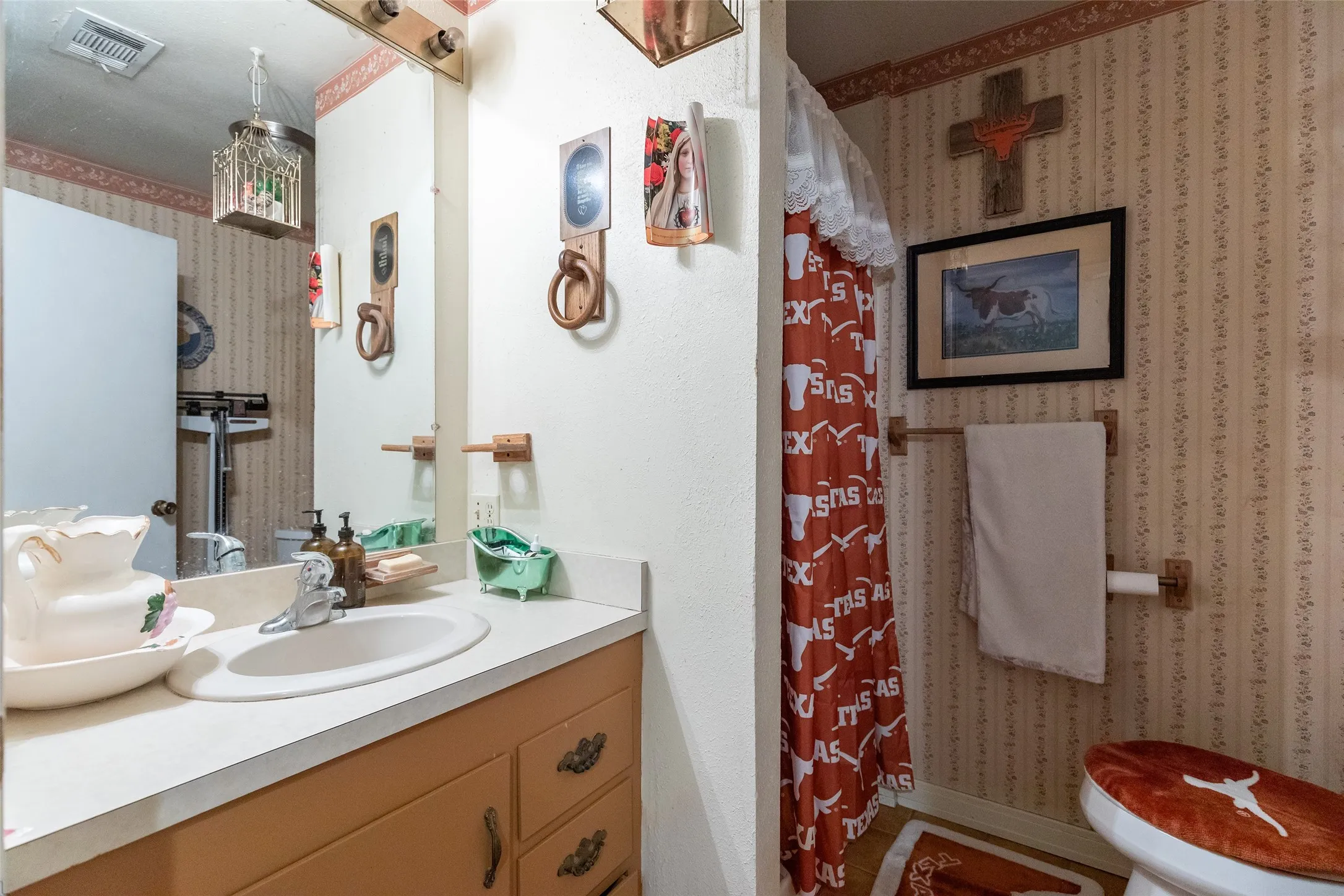 Single Family Residence For Sale in Jones County , 311 S Berthelot Street, Stamford, Texas 79553, 3 Bedroom, 2 Bathroom, Garage spaces, 2,304 Sqft, built in 1985, mls#21369273, Real Estate Agent in Stamford, Homes For Sale in Jones county, Homes For Sale in Stamford, Realtor in Stamford Texas, Real Estate Brokerage Independent Realty Texas, Luminita Cordes Realtor