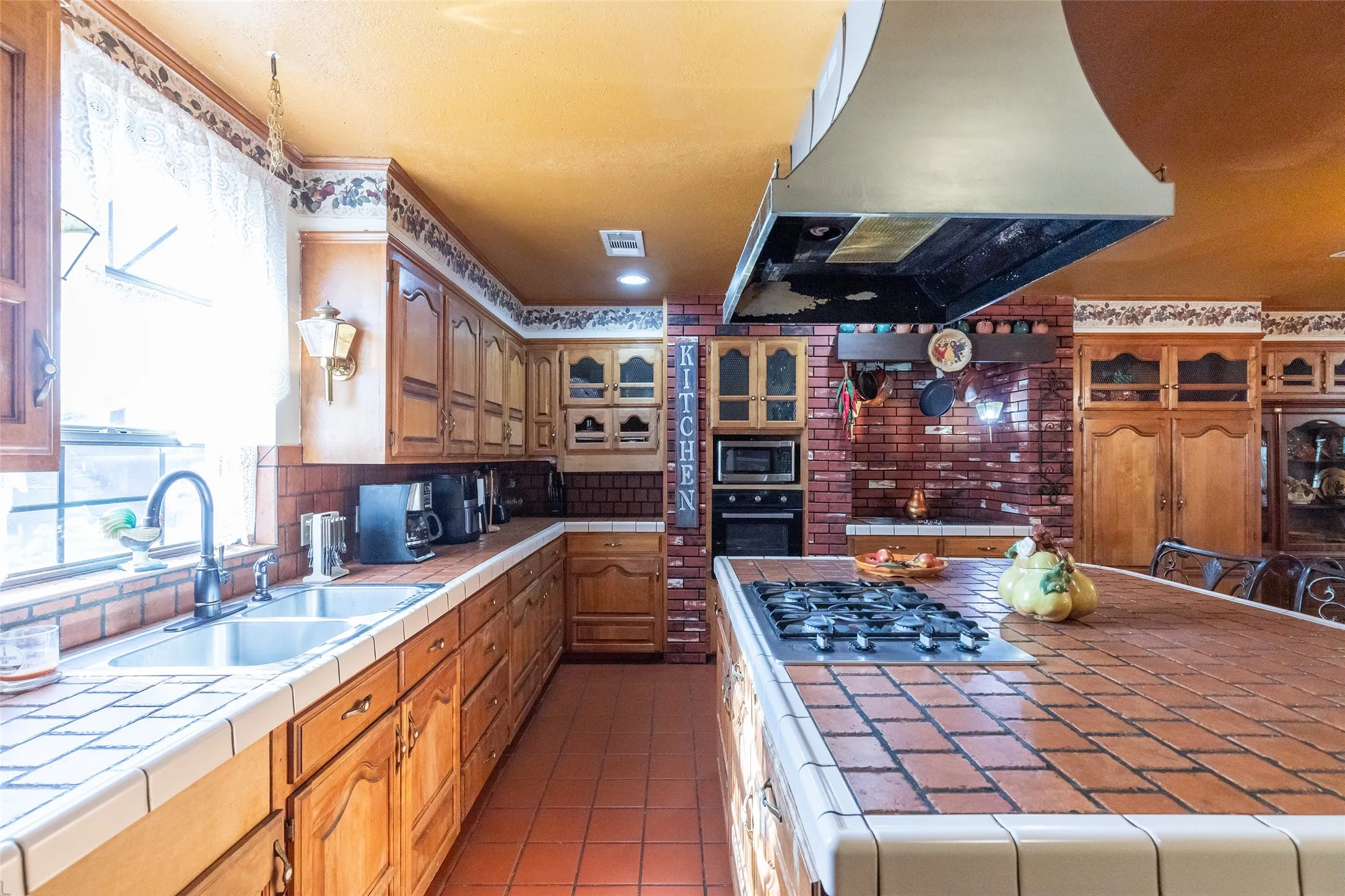 Single Family Residence For Sale in Jones County , 311 S Berthelot Street, Stamford, Texas 79553, 3 Bedroom, 2 Bathroom, Garage spaces, 2,304 Sqft, built in 1985, mls#21369273, Real Estate Agent in Stamford, Homes For Sale in Jones county, Homes For Sale in Stamford, Realtor in Stamford Texas, Real Estate Brokerage Independent Realty Texas, Luminita Cordes Realtor
