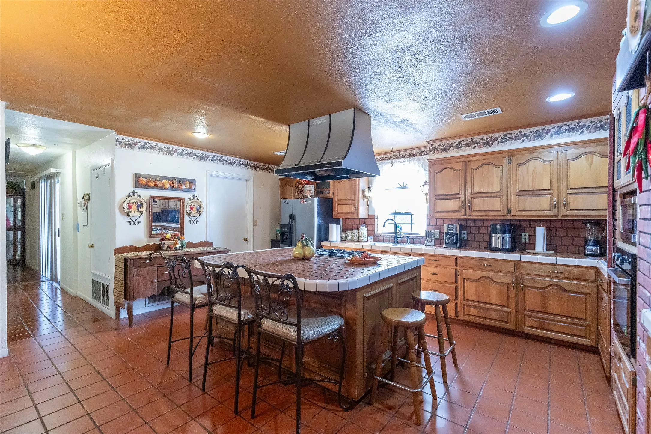 Single Family Residence For Sale in Jones County , 311 S Berthelot Street, Stamford, Texas 79553, 3 Bedroom, 2 Bathroom, Garage spaces, 2,304 Sqft, built in 1985, mls#21369273, Real Estate Agent in Stamford, Homes For Sale in Jones county, Homes For Sale in Stamford, Realtor in Stamford Texas, Real Estate Brokerage Independent Realty Texas, Luminita Cordes Realtor