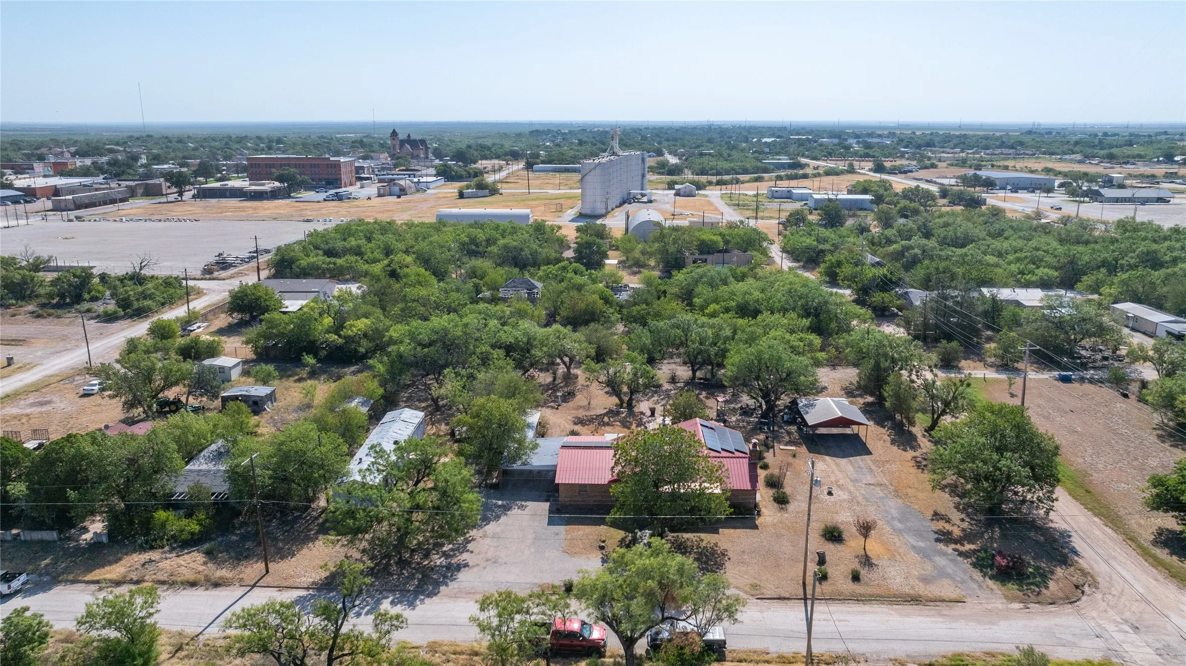 Single Family Residence For Sale in Jones County , 311 S Berthelot Street, Stamford, Texas 79553, 3 Bedroom, 2 Bathroom, Garage spaces, 2,304 Sqft, built in 1985, mls#21369273, Real Estate Agent in Stamford, Homes For Sale in Jones county, Homes For Sale in Stamford, Realtor in Stamford Texas, Real Estate Brokerage Independent Realty Texas, Luminita Cordes Realtor