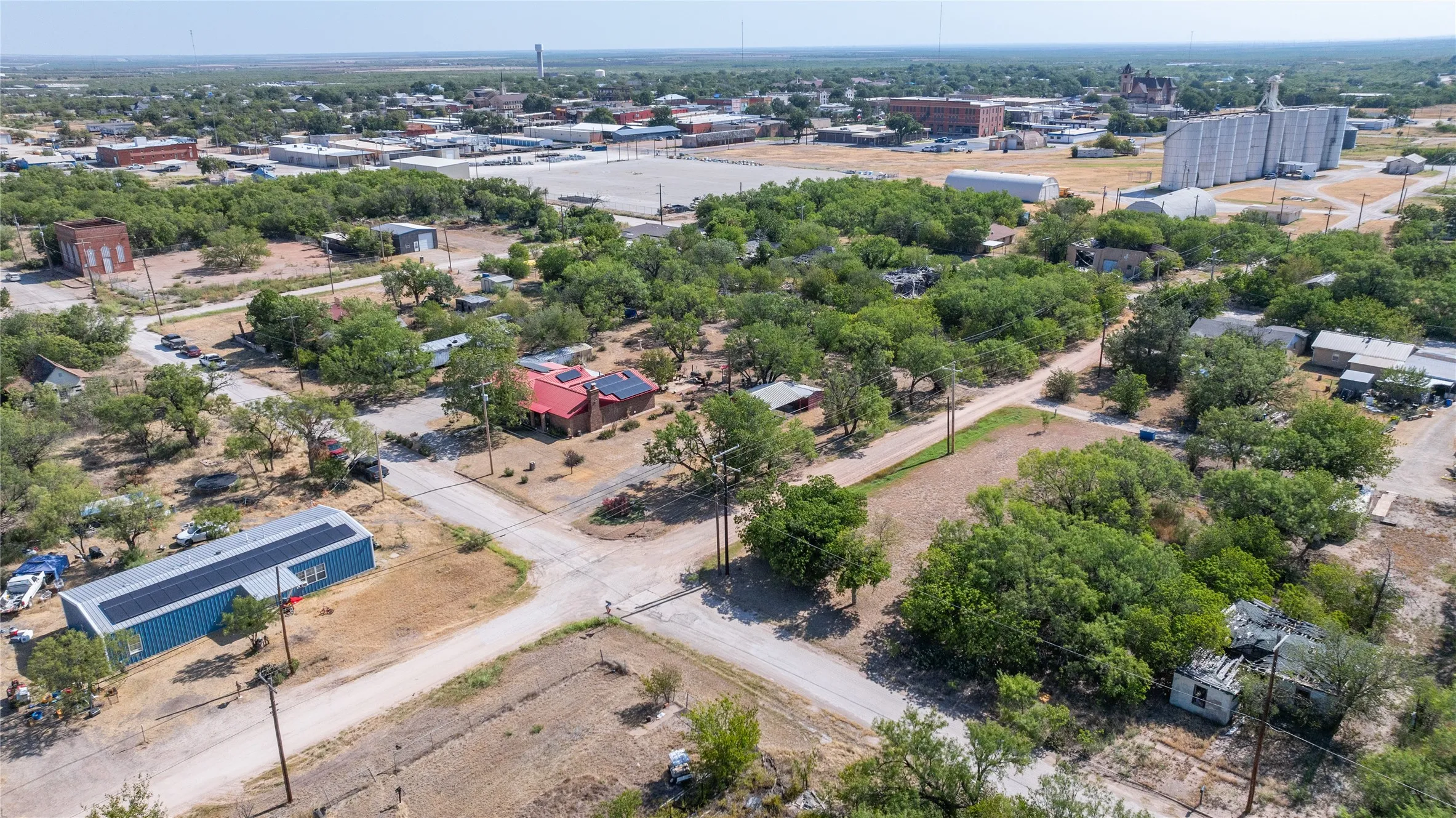 Single Family Residence For Sale in Jones County , 311 S Berthelot Street, Stamford, Texas 79553, 3 Bedroom, 2 Bathroom, Garage spaces, 2,304 Sqft, built in 1985, mls#21369273, Real Estate Agent in Stamford, Homes For Sale in Jones county, Homes For Sale in Stamford, Realtor in Stamford Texas, Real Estate Brokerage Independent Realty Texas, Luminita Cordes Realtor