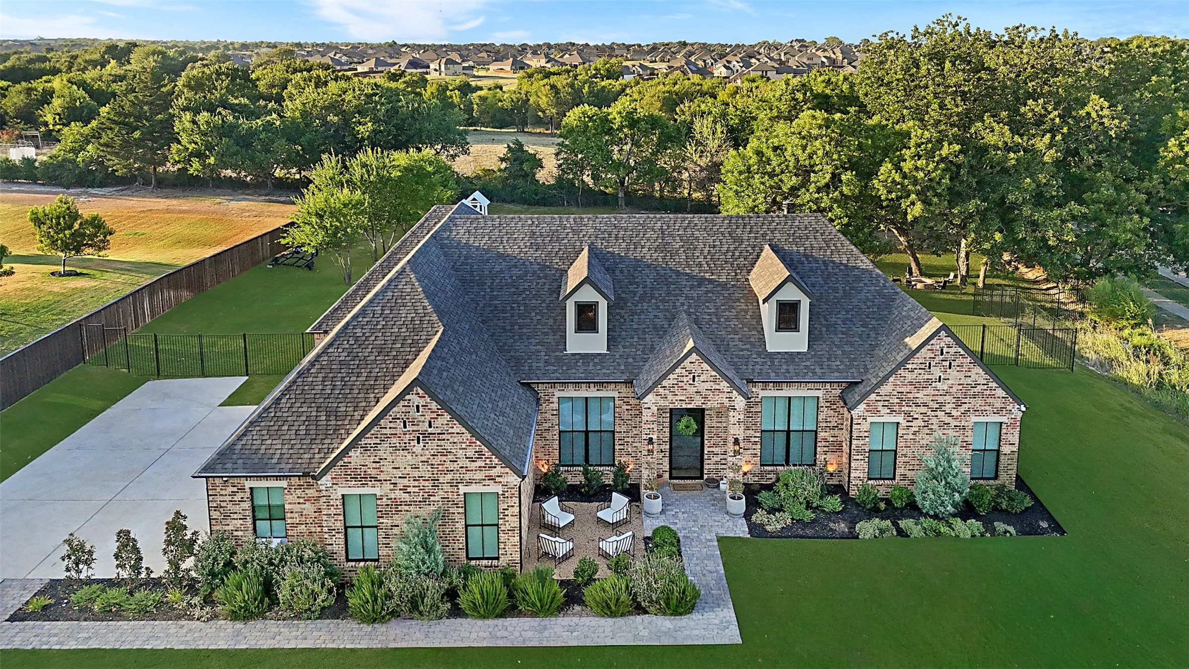 Single Family Residence For Sale in Ellis County , 631 San Saba W, Midlothian, Texas 76065, 4 Bedroom, 3 Bathroom, 3 Garage spaces, 3,017 Sqft, built in 2025, mls#21362975, Real Estate Agent in Midlothian, Homes For Sale in Ellis county, Homes For Sale in Midlothian, Realtor in Midlothian Texas, Real Estate Brokerage Independent Realty Texas, Luminita Cordes Realtor
