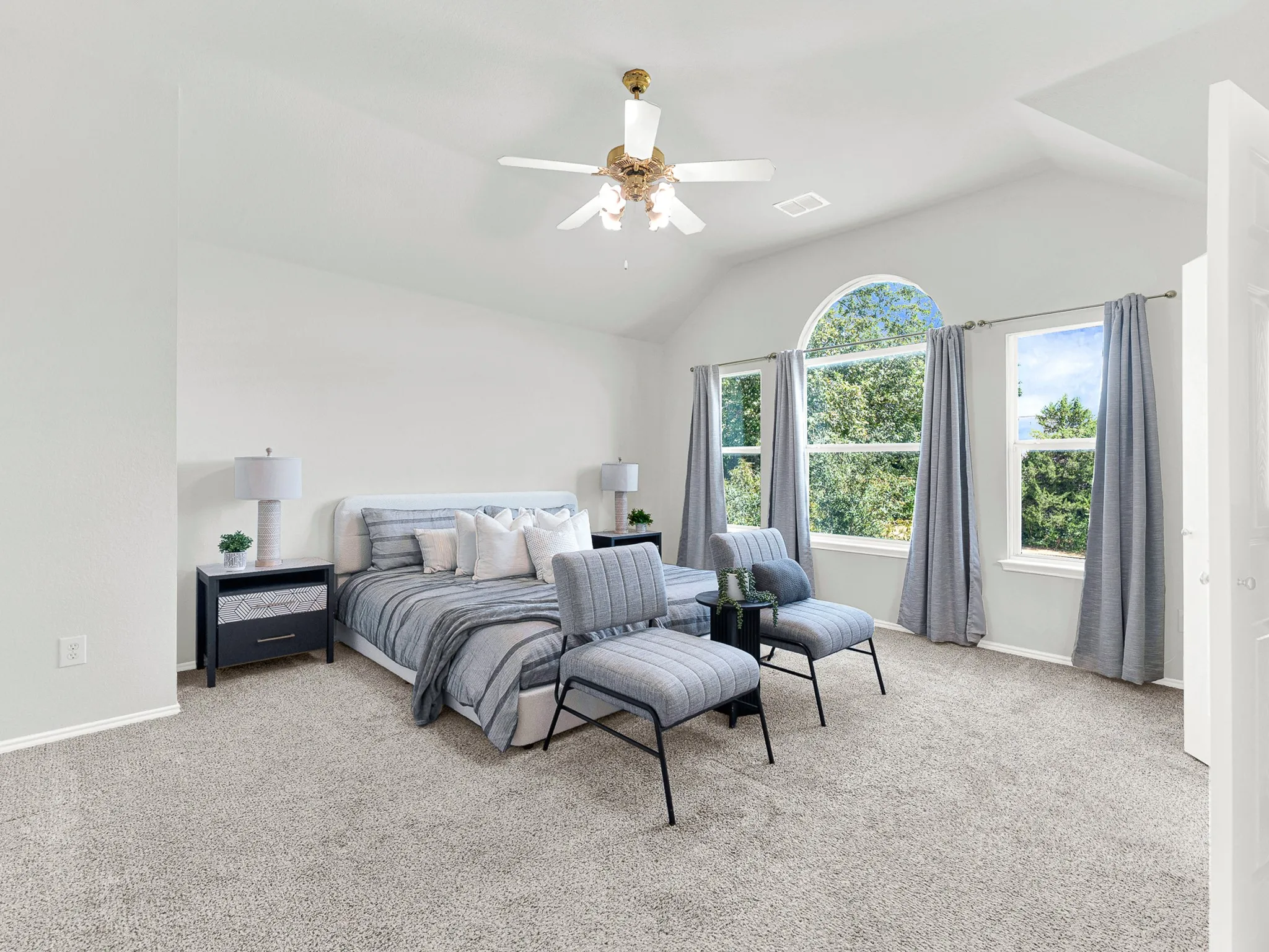 Single Family Residence For Sale in Dallas County , 3726 Goose Creek Parkway, Garland, Texas 75040, 3 Bedroom, 3 Bathroom, 2 Garage spaces, 2,241 Sqft, built in 2003, mls#21368758, Real Estate Agent in Garland, Homes For Sale in Dallas county, Homes For Sale in Garland, Realtor in Garland Texas, Real Estate Brokerage Independent Realty Texas, Luminita Cordes Realtor