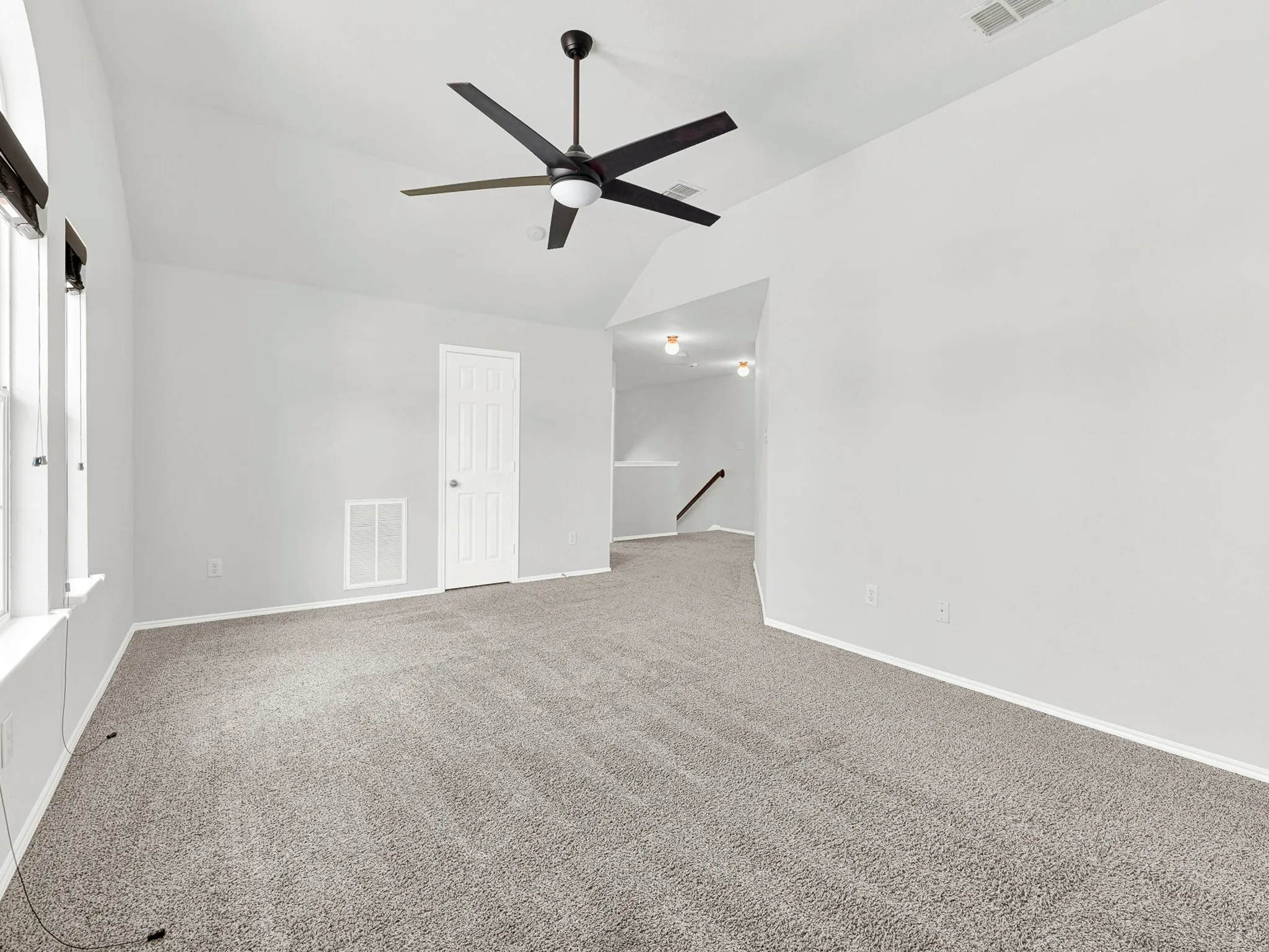 Single Family Residence For Sale in Dallas County , 3726 Goose Creek Parkway, Garland, Texas 75040, 3 Bedroom, 3 Bathroom, 2 Garage spaces, 2,241 Sqft, built in 2003, mls#21368758, Real Estate Agent in Garland, Homes For Sale in Dallas county, Homes For Sale in Garland, Realtor in Garland Texas, Real Estate Brokerage Independent Realty Texas, Luminita Cordes Realtor