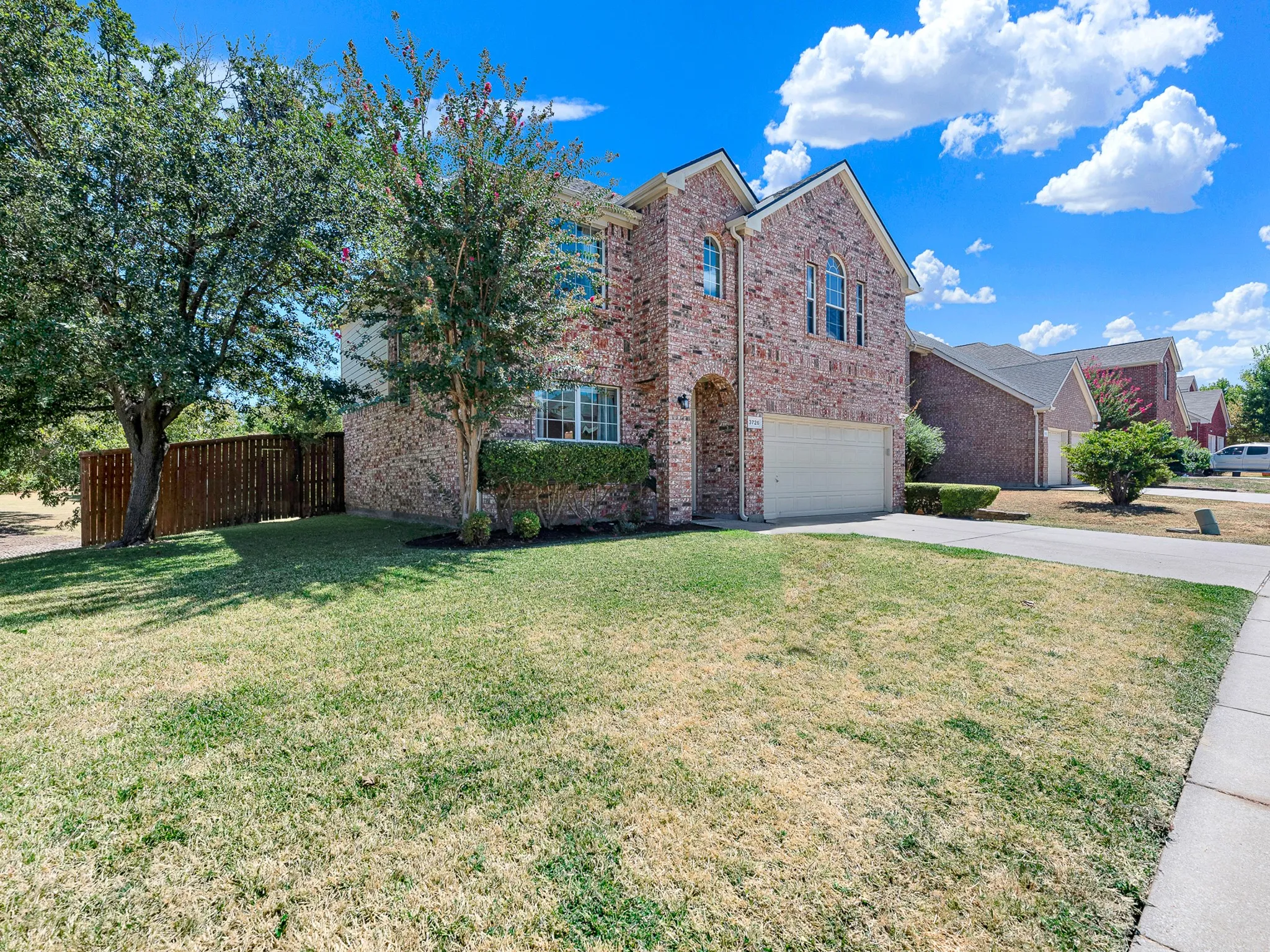 Single Family Residence For Sale in Dallas County , 3726 Goose Creek Parkway, Garland, Texas 75040, 3 Bedroom, 3 Bathroom, 2 Garage spaces, 2,241 Sqft, built in 2003, mls#21368758, Real Estate Agent in Garland, Homes For Sale in Dallas county, Homes For Sale in Garland, Realtor in Garland Texas, Real Estate Brokerage Independent Realty Texas, Luminita Cordes Realtor
