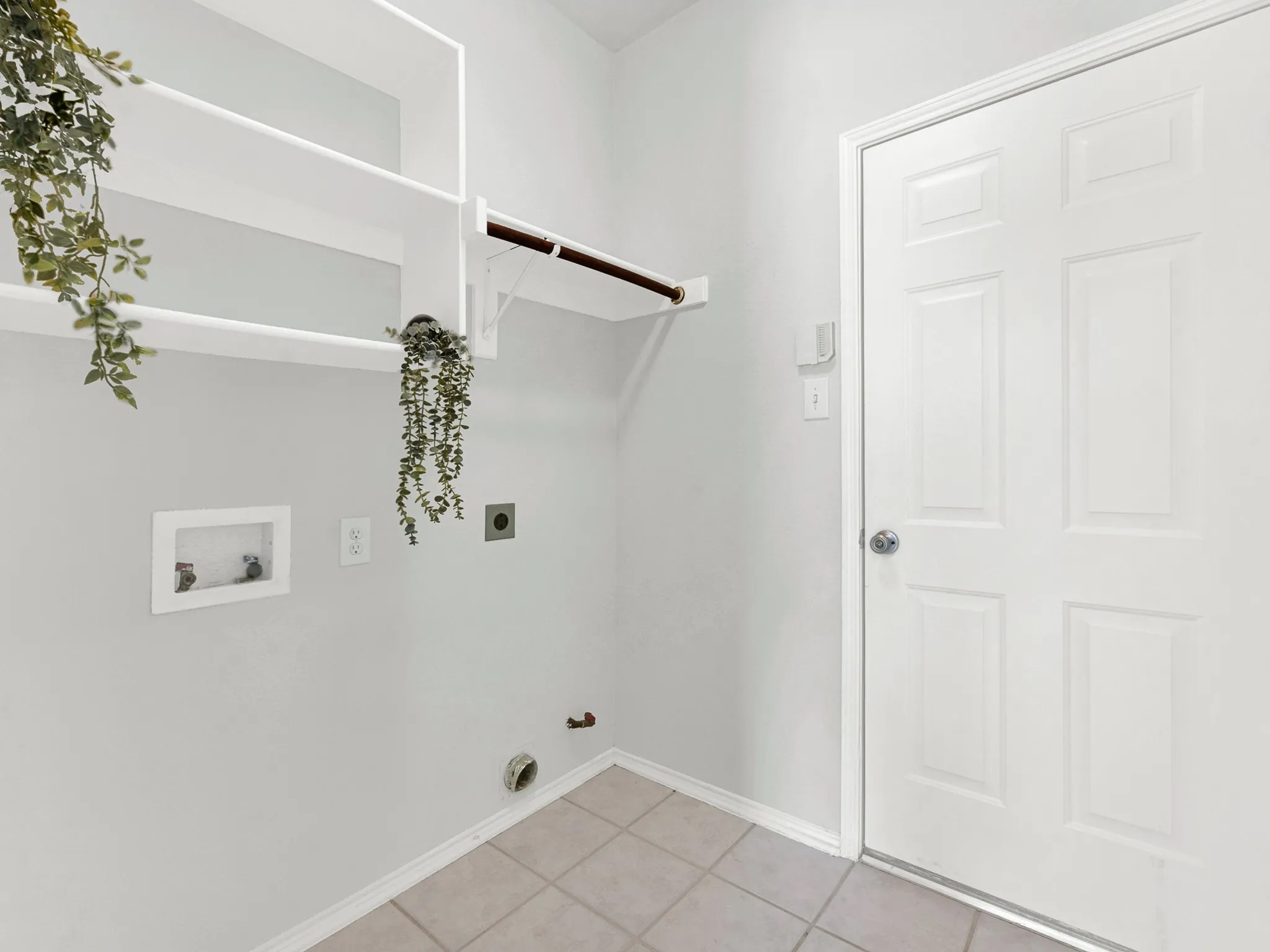 Single Family Residence For Sale in Dallas County , 3726 Goose Creek Parkway, Garland, Texas 75040, 3 Bedroom, 3 Bathroom, 2 Garage spaces, 2,241 Sqft, built in 2003, mls#21368758, Real Estate Agent in Garland, Homes For Sale in Dallas county, Homes For Sale in Garland, Realtor in Garland Texas, Real Estate Brokerage Independent Realty Texas, Luminita Cordes Realtor