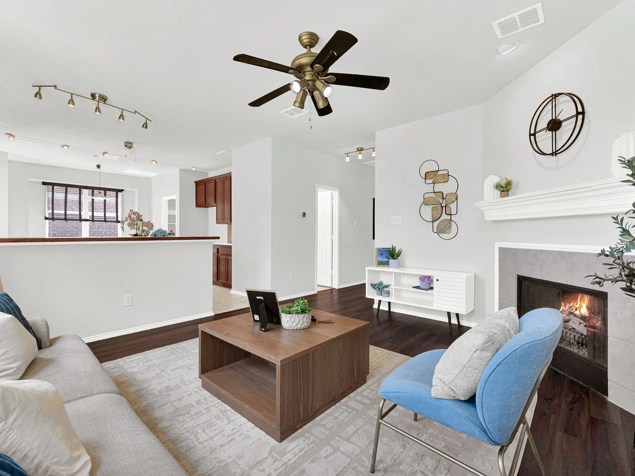 Single Family Residence For Sale in Dallas County , 3726 Goose Creek Parkway, Garland, Texas 75040, 3 Bedroom, 3 Bathroom, 2 Garage spaces, 2,241 Sqft, built in 2003, mls#21368758, Real Estate Agent in Garland, Homes For Sale in Dallas county, Homes For Sale in Garland, Realtor in Garland Texas, Real Estate Brokerage Independent Realty Texas, Luminita Cordes Realtor