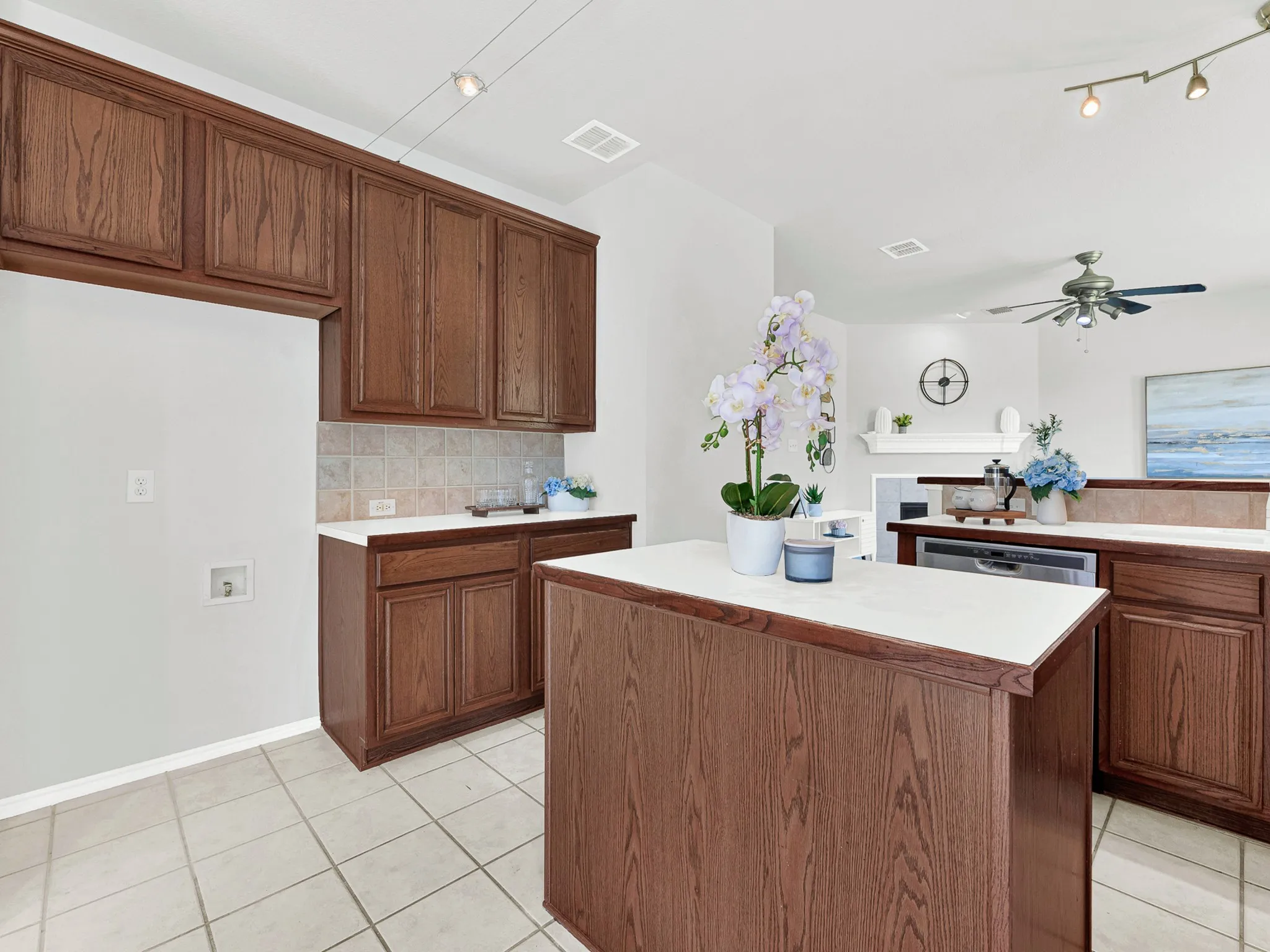 Single Family Residence For Sale in Dallas County , 3726 Goose Creek Parkway, Garland, Texas 75040, 3 Bedroom, 3 Bathroom, 2 Garage spaces, 2,241 Sqft, built in 2003, mls#21368758, Real Estate Agent in Garland, Homes For Sale in Dallas county, Homes For Sale in Garland, Realtor in Garland Texas, Real Estate Brokerage Independent Realty Texas, Luminita Cordes Realtor