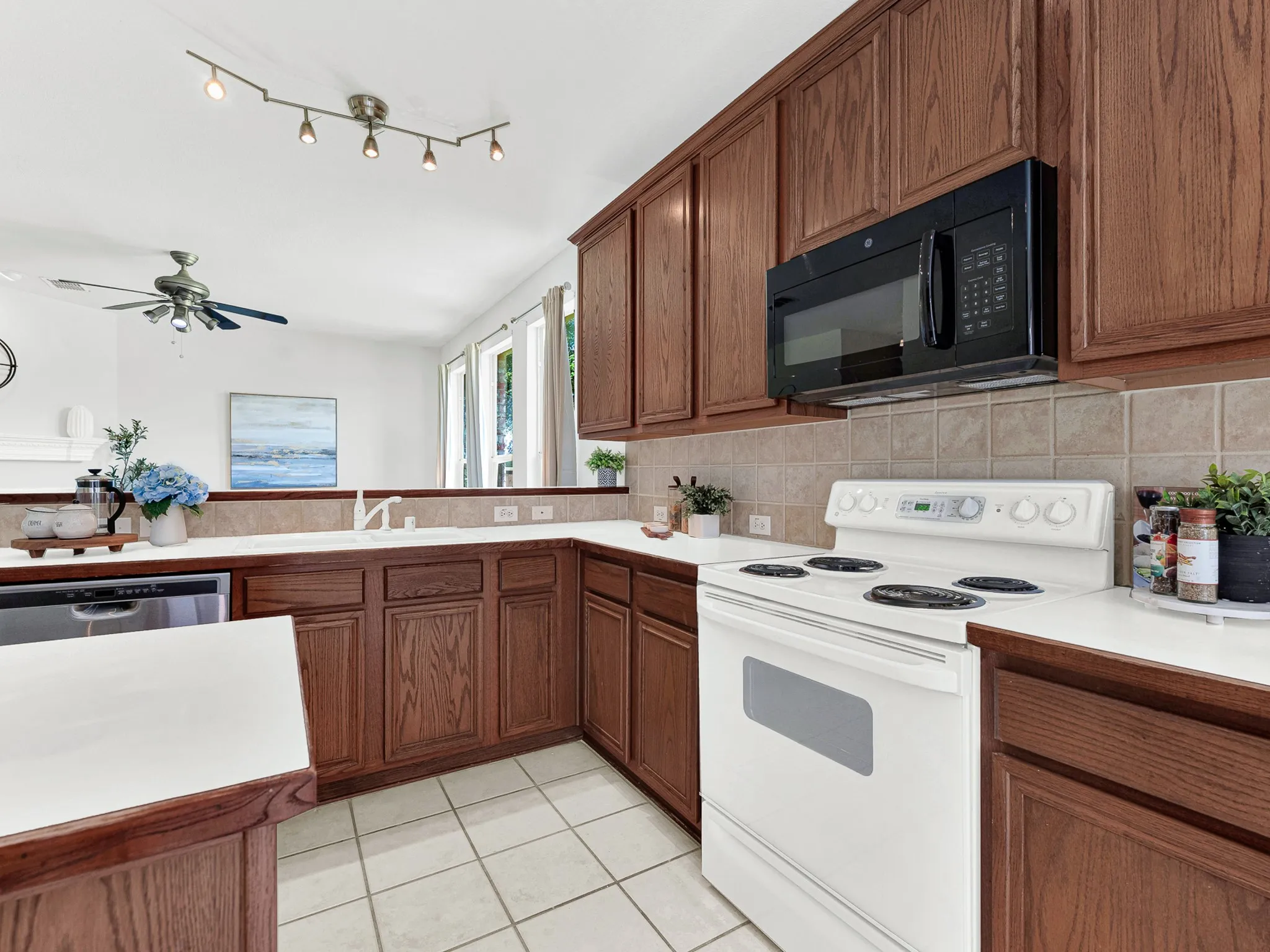 Single Family Residence For Sale in Dallas County , 3726 Goose Creek Parkway, Garland, Texas 75040, 3 Bedroom, 3 Bathroom, 2 Garage spaces, 2,241 Sqft, built in 2003, mls#21368758, Real Estate Agent in Garland, Homes For Sale in Dallas county, Homes For Sale in Garland, Realtor in Garland Texas, Real Estate Brokerage Independent Realty Texas, Luminita Cordes Realtor