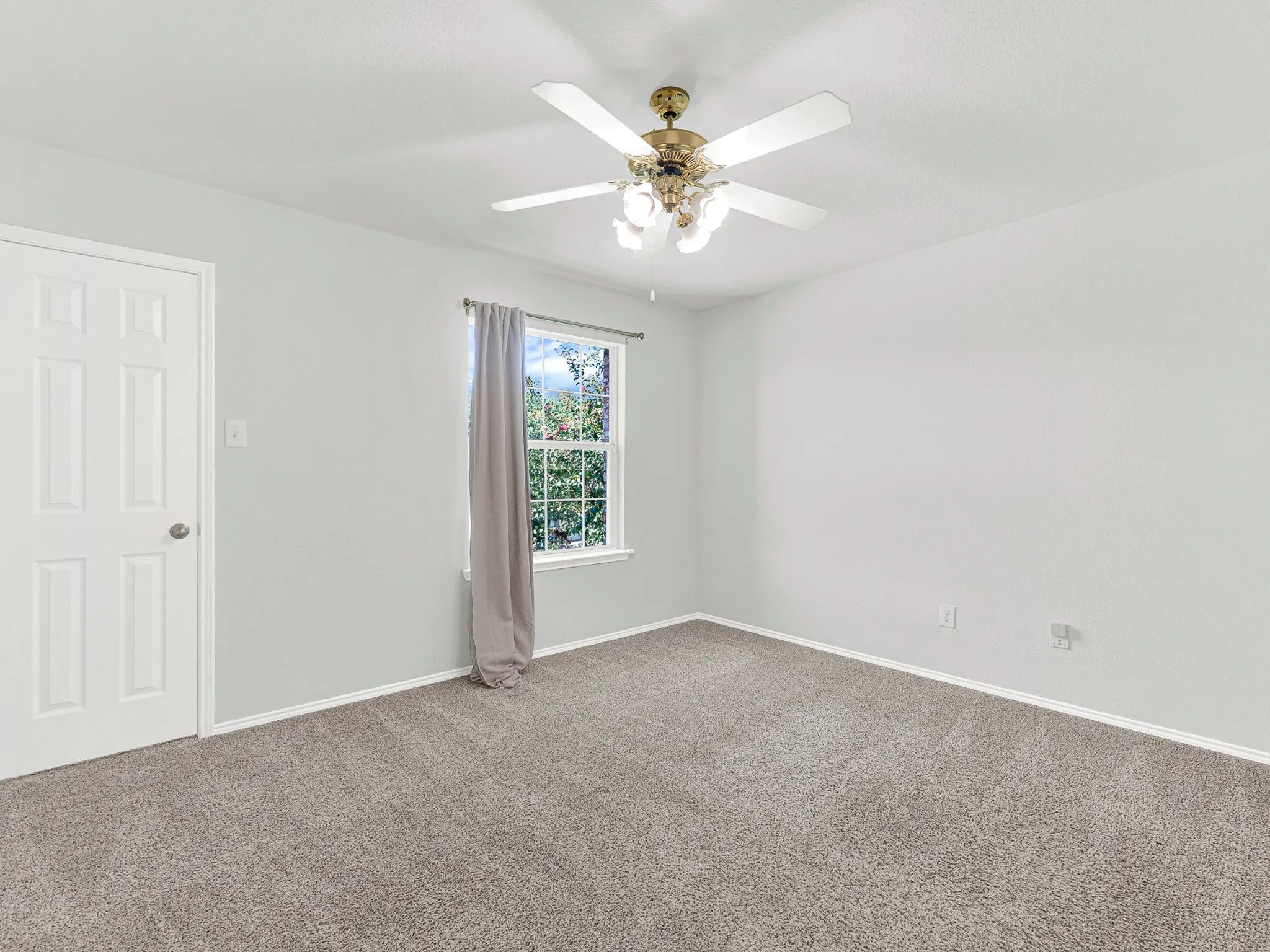 Single Family Residence For Sale in Dallas County , 3726 Goose Creek Parkway, Garland, Texas 75040, 3 Bedroom, 3 Bathroom, 2 Garage spaces, 2,241 Sqft, built in 2003, mls#21368758, Real Estate Agent in Garland, Homes For Sale in Dallas county, Homes For Sale in Garland, Realtor in Garland Texas, Real Estate Brokerage Independent Realty Texas, Luminita Cordes Realtor