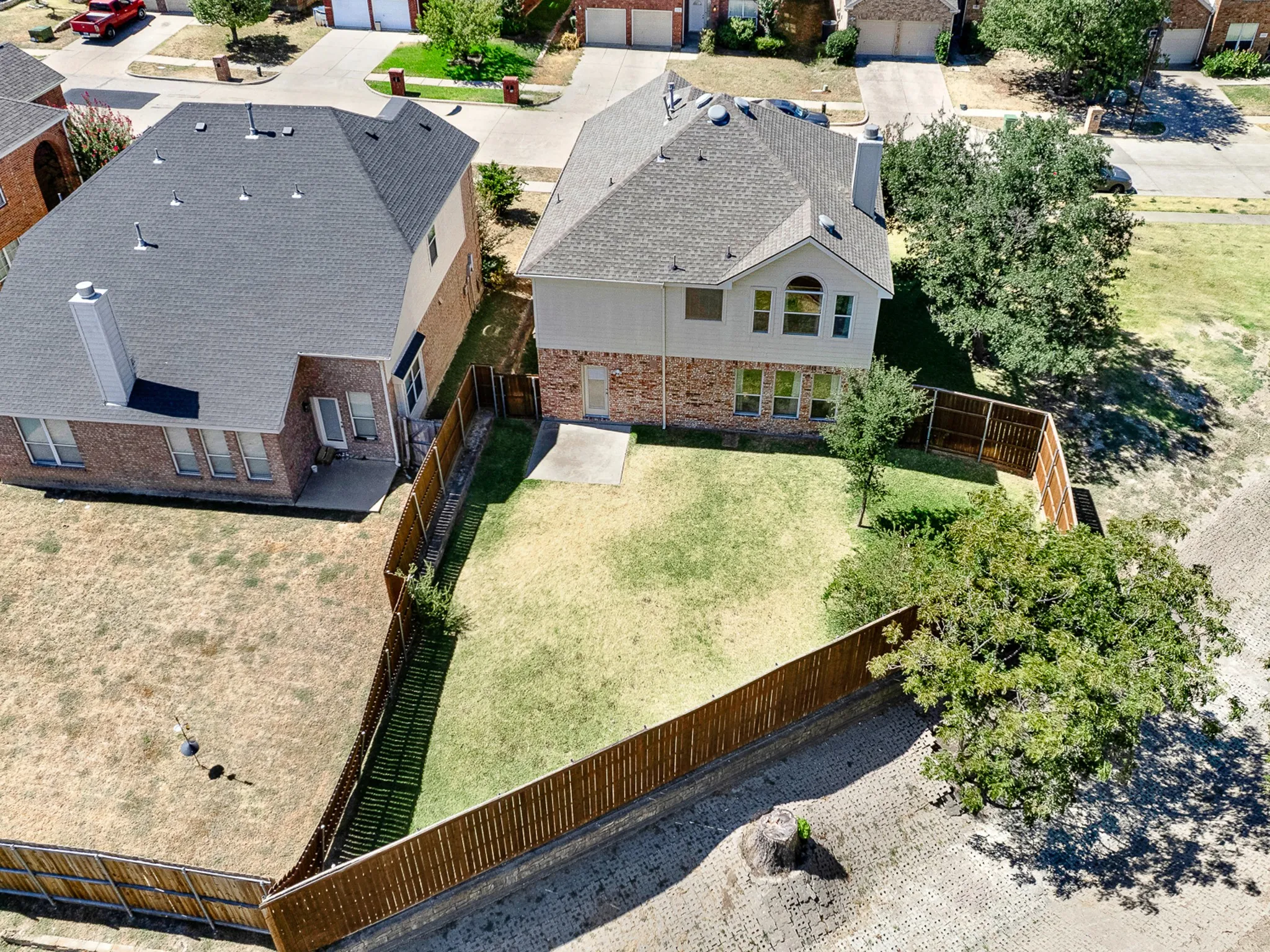 Single Family Residence For Sale in Dallas County , 3726 Goose Creek Parkway, Garland, Texas 75040, 3 Bedroom, 3 Bathroom, 2 Garage spaces, 2,241 Sqft, built in 2003, mls#21368758, Real Estate Agent in Garland, Homes For Sale in Dallas county, Homes For Sale in Garland, Realtor in Garland Texas, Real Estate Brokerage Independent Realty Texas, Luminita Cordes Realtor