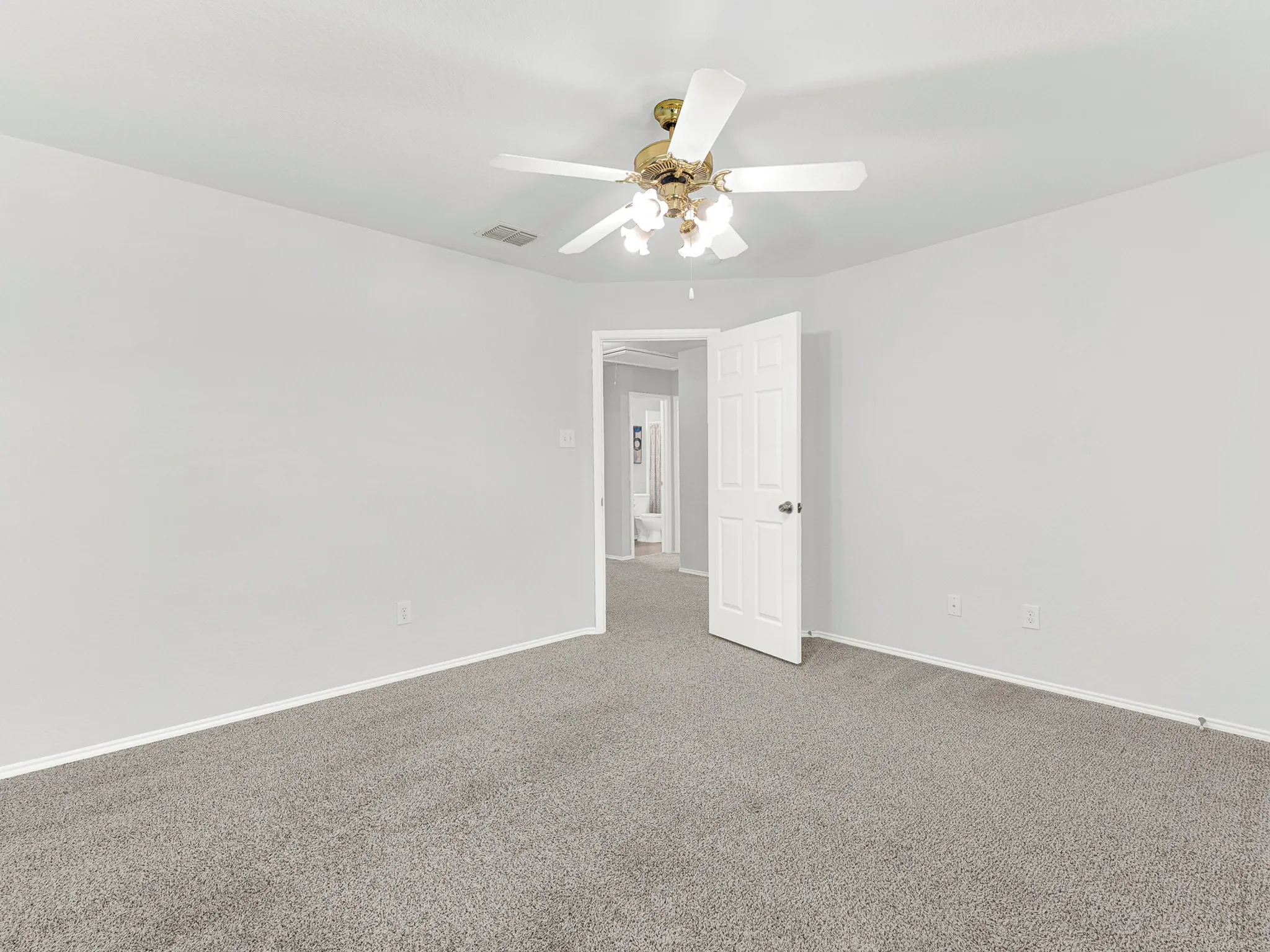 Single Family Residence For Sale in Dallas County , 3726 Goose Creek Parkway, Garland, Texas 75040, 3 Bedroom, 3 Bathroom, 2 Garage spaces, 2,241 Sqft, built in 2003, mls#21368758, Real Estate Agent in Garland, Homes For Sale in Dallas county, Homes For Sale in Garland, Realtor in Garland Texas, Real Estate Brokerage Independent Realty Texas, Luminita Cordes Realtor