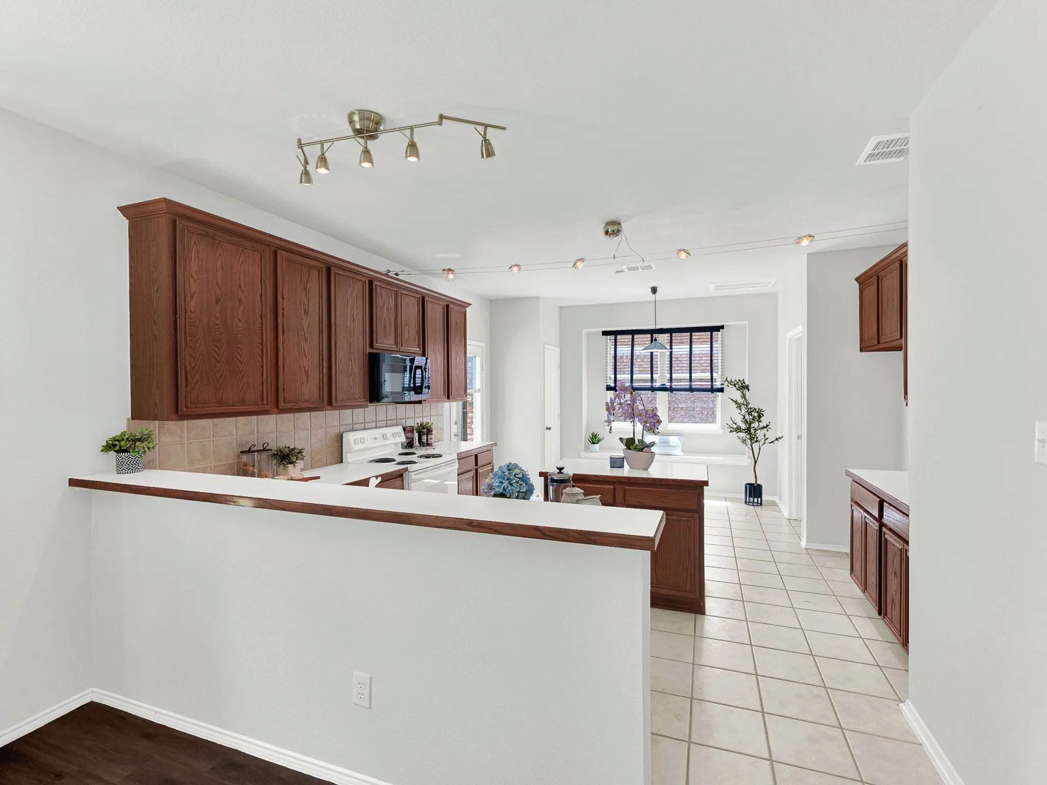 Single Family Residence For Sale in Dallas County , 3726 Goose Creek Parkway, Garland, Texas 75040, 3 Bedroom, 3 Bathroom, 2 Garage spaces, 2,241 Sqft, built in 2003, mls#21368758, Real Estate Agent in Garland, Homes For Sale in Dallas county, Homes For Sale in Garland, Realtor in Garland Texas, Real Estate Brokerage Independent Realty Texas, Luminita Cordes Realtor