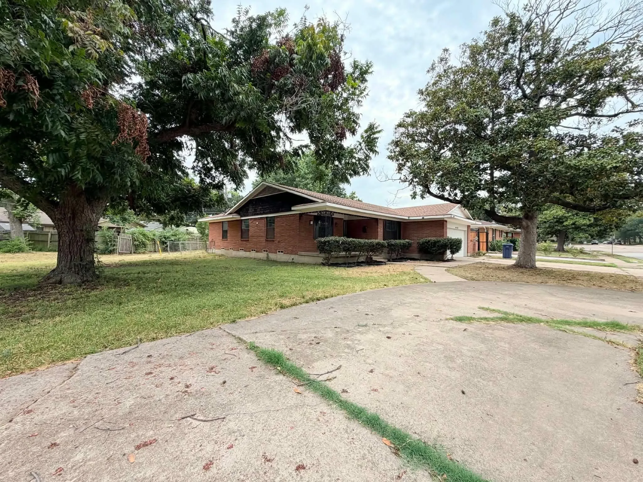 Single Family Residence For Sale in Dallas County , 1314 Charleston Drive, Garland, Texas 75041, 3 Bedroom, 2 Bathroom, 2 Garage spaces, 1,361 Sqft, built in 1961, mls#21370579, Real Estate Agent in Garland, Homes For Sale in Dallas county, Homes For Sale in Garland, Realtor in Garland Texas, Real Estate Brokerage Independent Realty Texas, Luminita Cordes Realtor