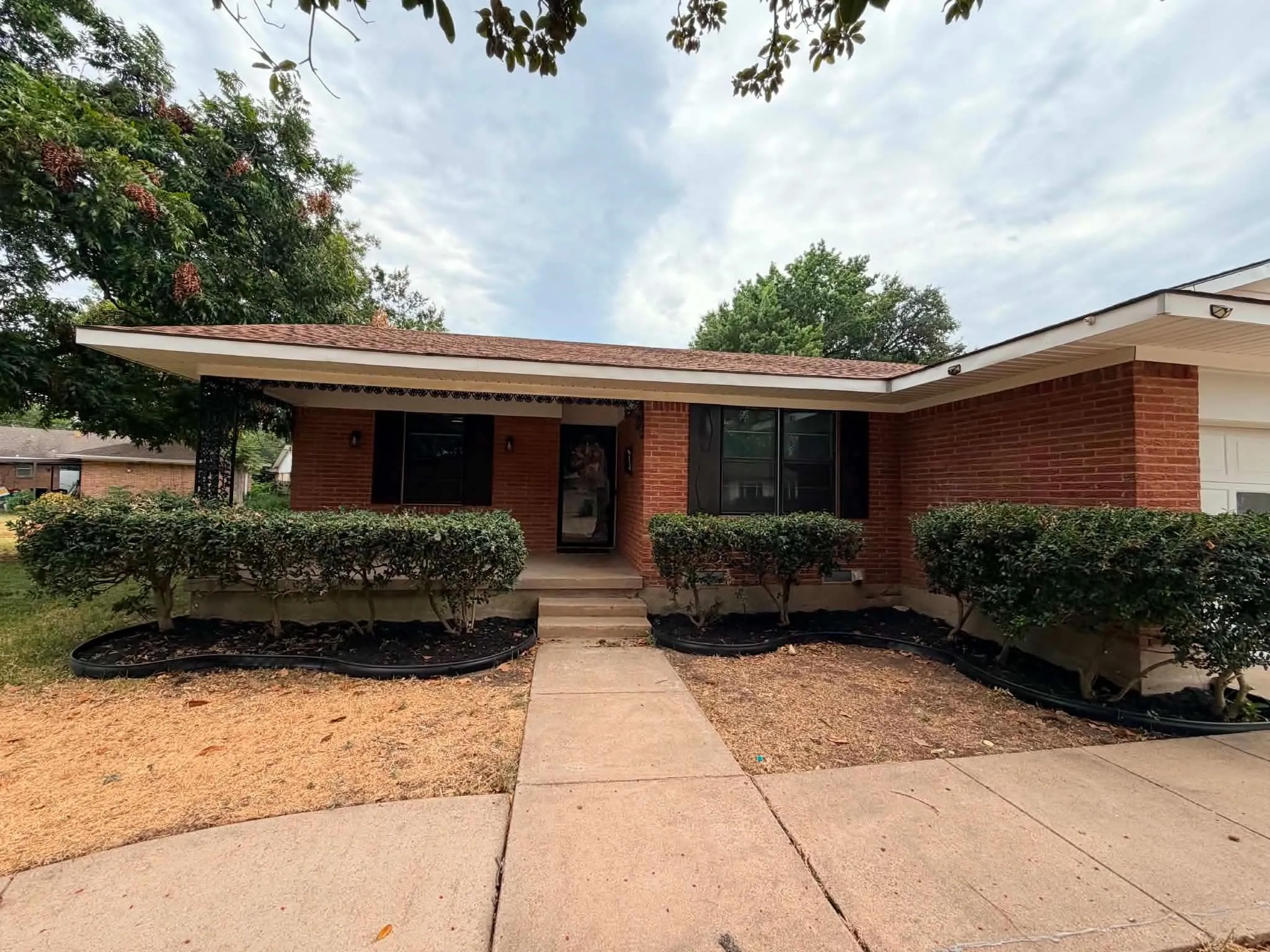 Single Family Residence For Sale in Dallas County , 1314 Charleston Drive, Garland, Texas 75041, 3 Bedroom, 2 Bathroom, 2 Garage spaces, 1,361 Sqft, built in 1961, mls#21370579, Real Estate Agent in Garland, Homes For Sale in Dallas county, Homes For Sale in Garland, Realtor in Garland Texas, Real Estate Brokerage Independent Realty Texas, Luminita Cordes Realtor