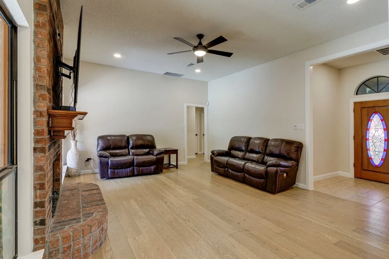 Single Family Residence For Sale in Dallas County , 1408 Quapaw Trail, Mesquite, Texas 75149, 3 Bedroom, 2 Bathroom, 2 Garage spaces, 2,027 Sqft, built in 1989, mls#21370169, Real Estate Agent in Mesquite, Homes For Sale in Dallas county, Homes For Sale in Mesquite, Realtor in Mesquite Texas, Real Estate Brokerage Independent Realty Texas, Luminita Cordes Realtor