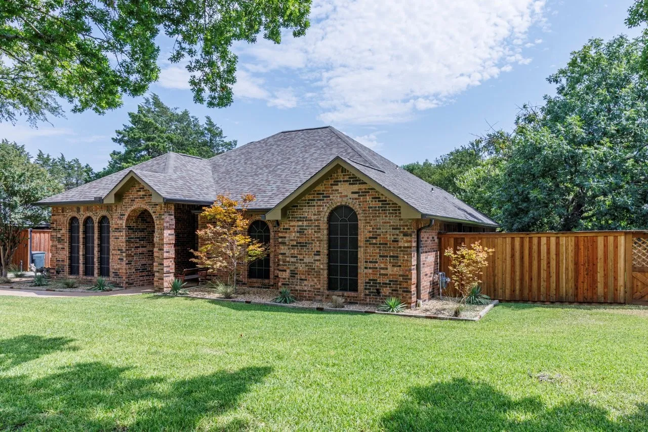 Single Family Residence For Sale in Dallas County , 1408 Quapaw Trail, Mesquite, Texas 75149, 3 Bedroom, 2 Bathroom, 2 Garage spaces, 2,027 Sqft, built in 1989, mls#21370169, Real Estate Agent in Mesquite, Homes For Sale in Dallas county, Homes For Sale in Mesquite, Realtor in Mesquite Texas, Real Estate Brokerage Independent Realty Texas, Luminita Cordes Realtor