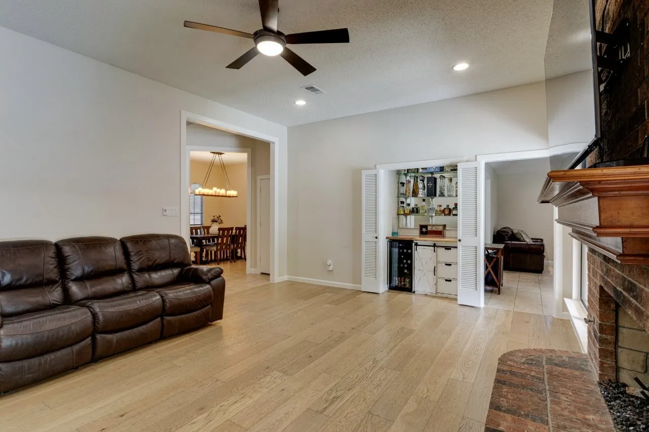 Single Family Residence For Sale in Dallas County , 1408 Quapaw Trail, Mesquite, Texas 75149, 3 Bedroom, 2 Bathroom, 2 Garage spaces, 2,027 Sqft, built in 1989, mls#21370169, Real Estate Agent in Mesquite, Homes For Sale in Dallas county, Homes For Sale in Mesquite, Realtor in Mesquite Texas, Real Estate Brokerage Independent Realty Texas, Luminita Cordes Realtor