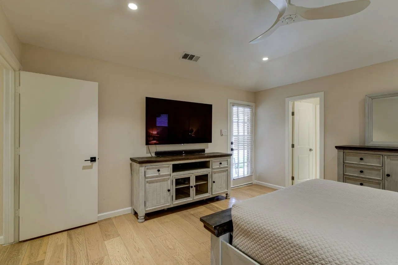 Recessed lighting, wood-finish flooring, ceiling fan, and a glass-paneled exterior door