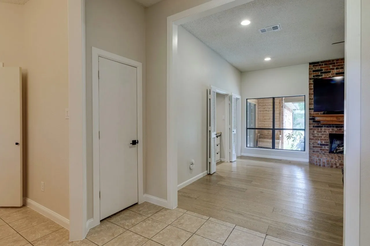Single Family Residence For Sale in Dallas County , 1408 Quapaw Trail, Mesquite, Texas 75149, 3 Bedroom, 2 Bathroom, 2 Garage spaces, 2,027 Sqft, built in 1989, mls#21370169, Real Estate Agent in Mesquite, Homes For Sale in Dallas county, Homes For Sale in Mesquite, Realtor in Mesquite Texas, Real Estate Brokerage Independent Realty Texas, Luminita Cordes Realtor