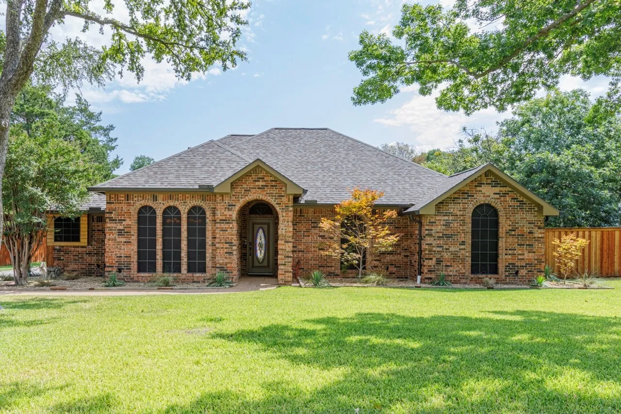 Single Family Residence For Sale in Dallas County , 1408 Quapaw Trail, Mesquite, Texas 75149, 3 Bedroom, 2 Bathroom, 2 Garage spaces, 2,027 Sqft, built in 1989, mls#21370169, Real Estate Agent in Mesquite, Homes For Sale in Dallas county, Homes For Sale in Mesquite, Realtor in Mesquite Texas, Real Estate Brokerage Independent Realty Texas, Luminita Cordes Realtor